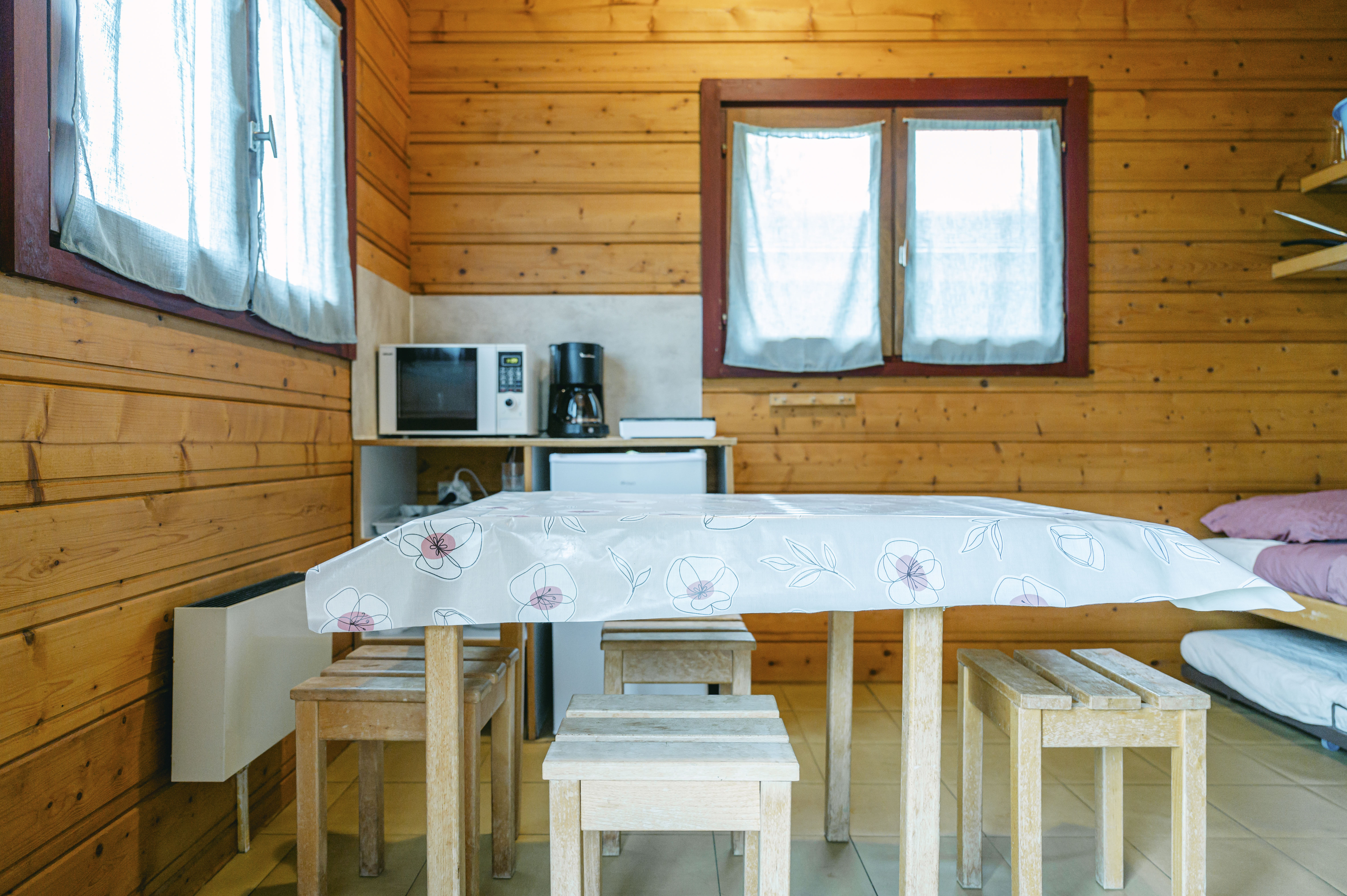 Chalet Milan : un refuge romantique en Auvergne à Neuveglise-Sur-Truyère — vue intérieure