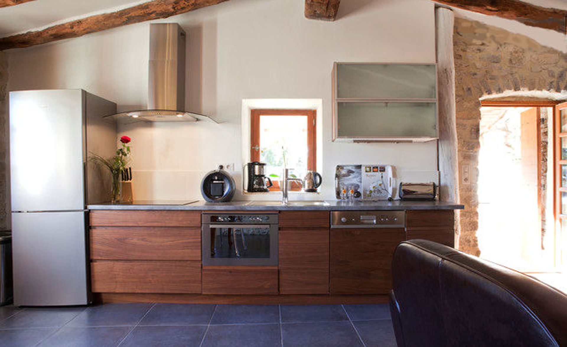 Un pavillon Mathéo & Spa pour une escapade sensorielle en Languedoc-Roussillon à Carnas — cuisine