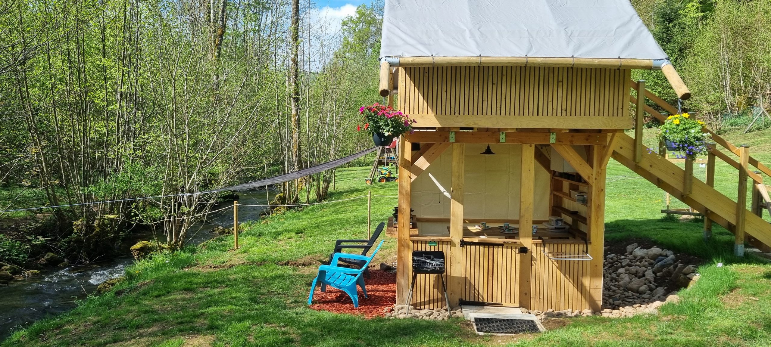 L'Araddone — Tente sur pilotis avec spa à Haute-Saône à Vesoul — espace de vie