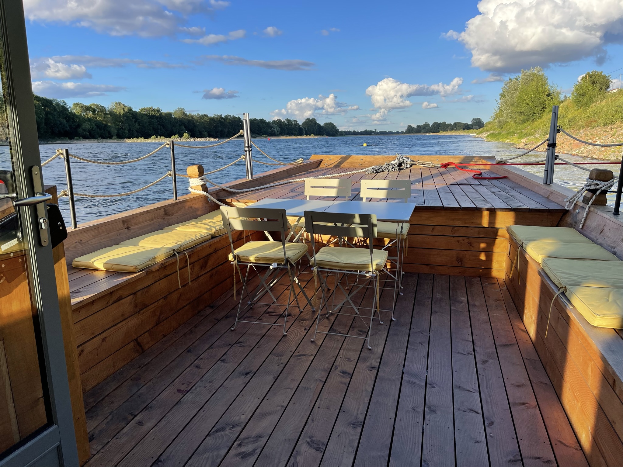 Vivez l'expérience unique de la Toue Cabanée Princesse de Loire à Orée D'anjou — détail architectural