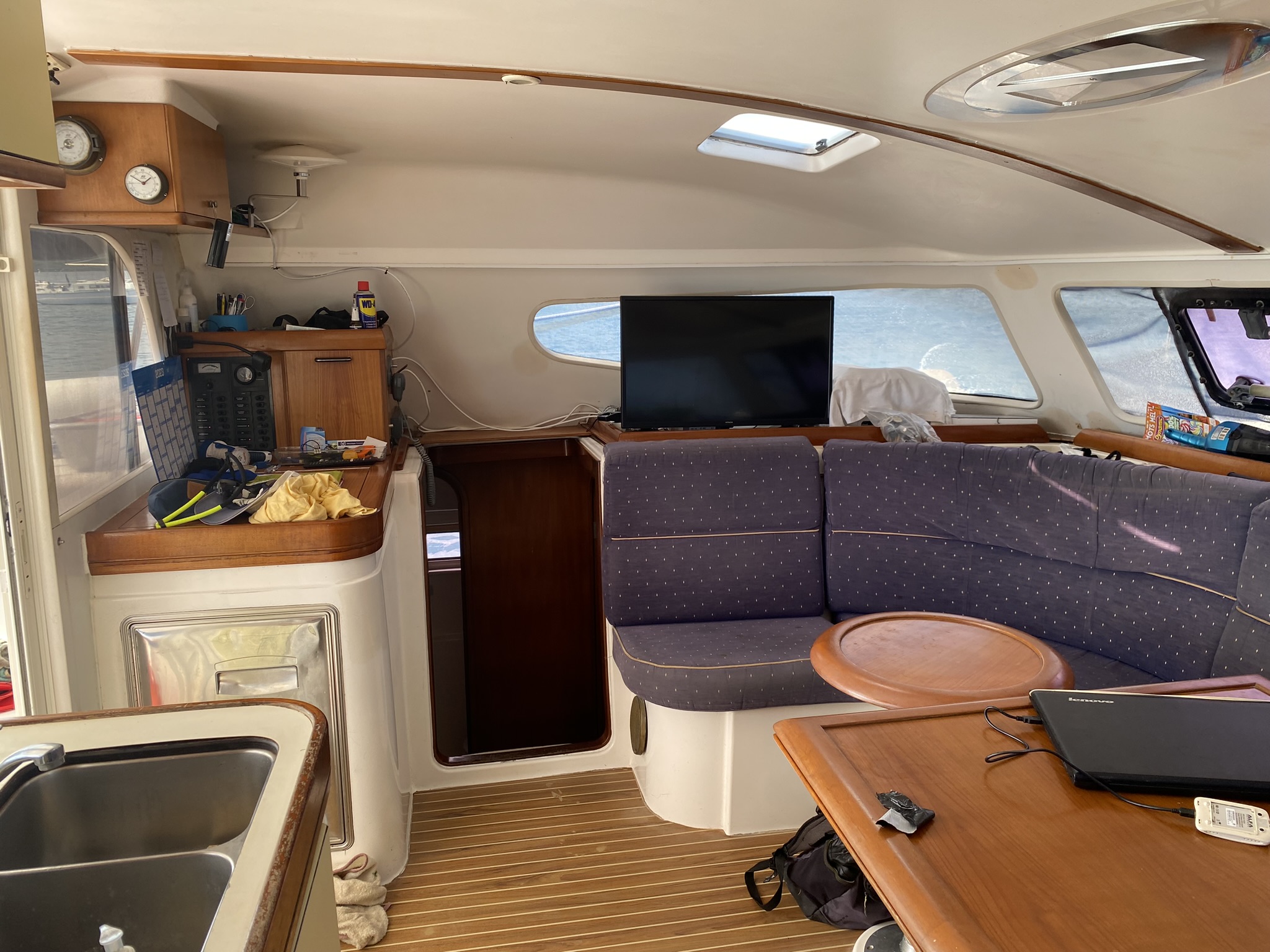 Cabine sur catamaran Lady ISIS : une expérience maritime en Martinique à Sainte-Anne — vue depuis la terrasse