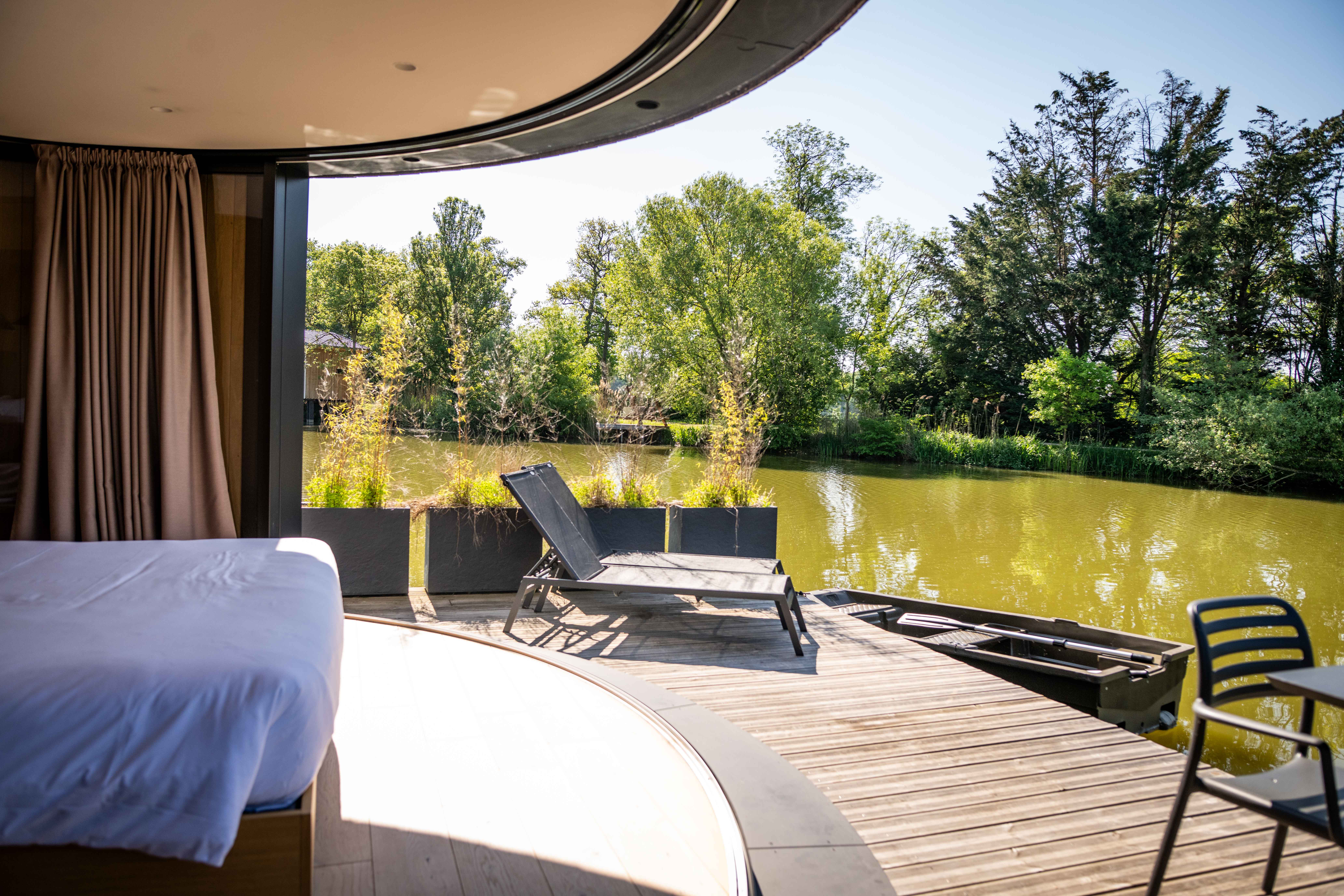 LUMIPOD SPA FLOTTANT — Cabane sur l'eau avec spa privatif à Ain à Meillonnas — détail architectural