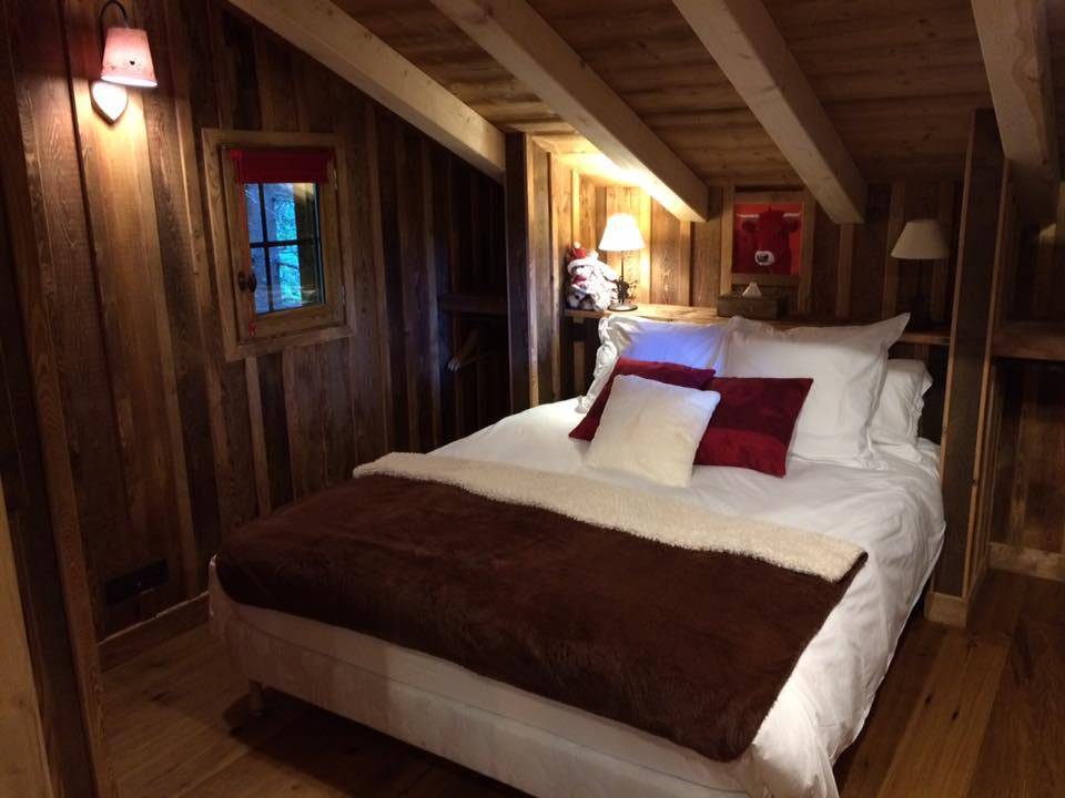 Cabane Spa du Ruisseau : une immersion dans les arbres en Rhône-Alpes à Saint Nicolas La Chapelle — vue depuis la terrasse