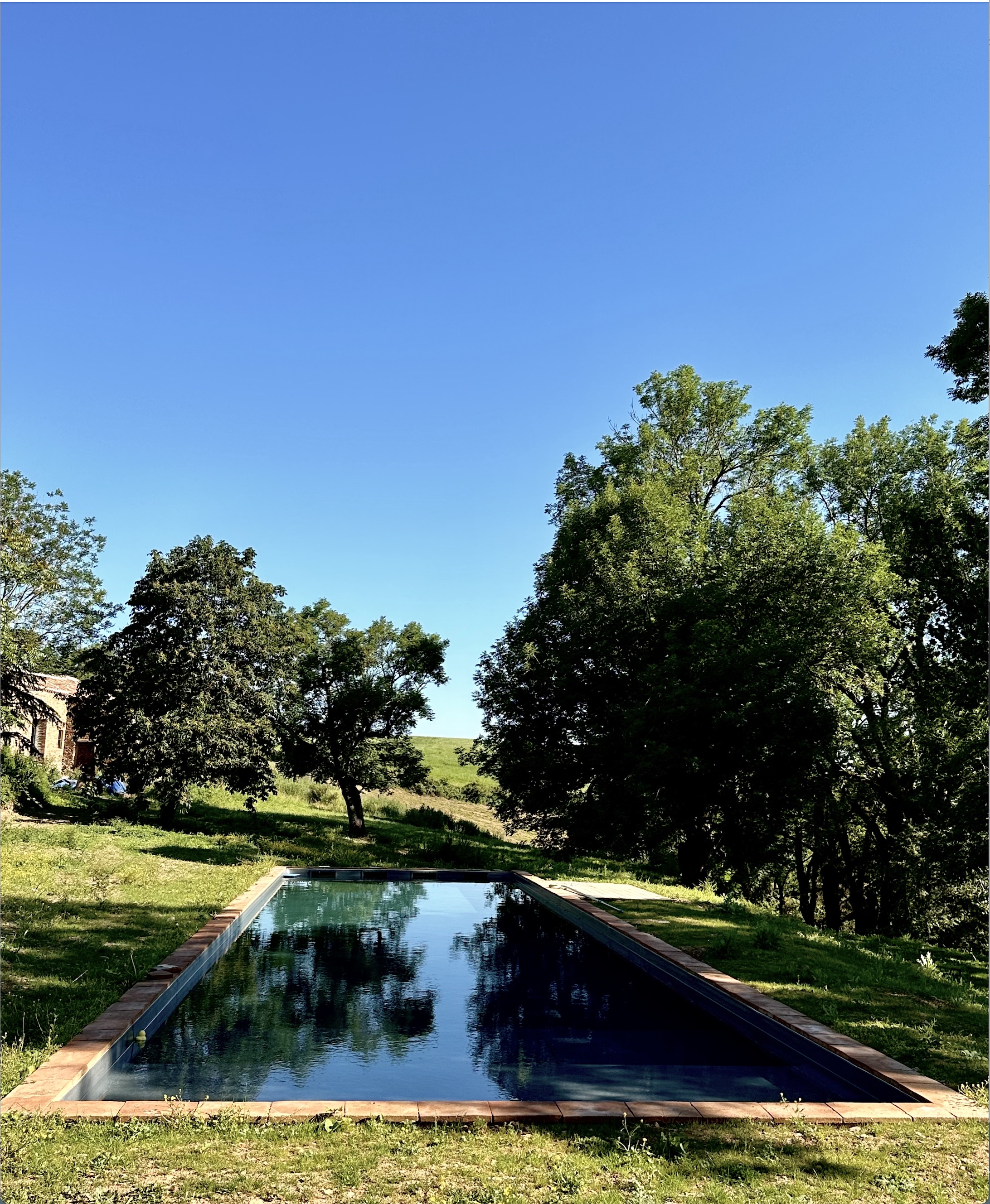 Yourte avec piscine partagée et vue panoramique à Teillet — environnement naturel