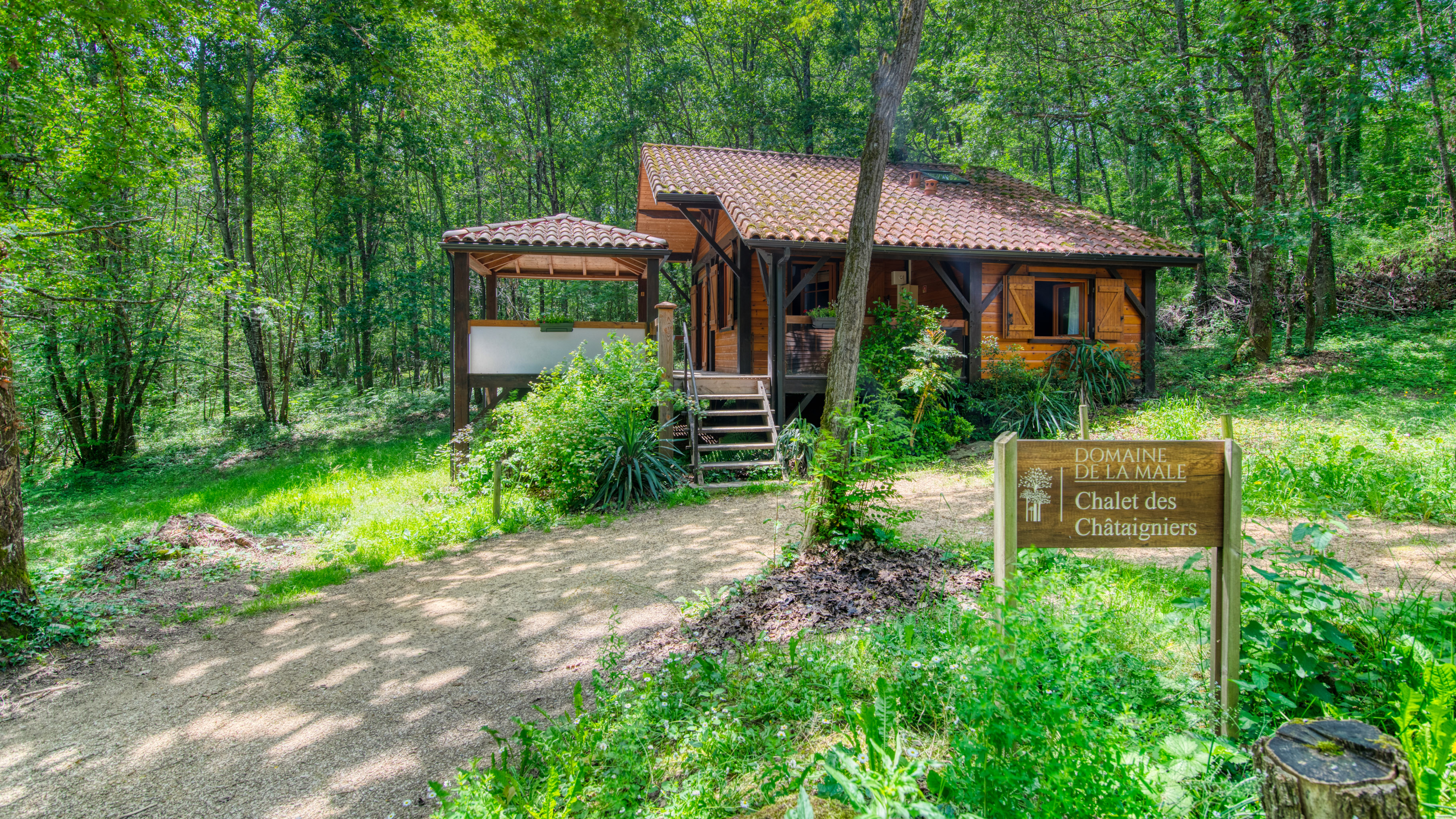 Chalet sur pilotis avec spa : une évasion en pleine nature à Puygaillard De Quercy — environnement naturel
