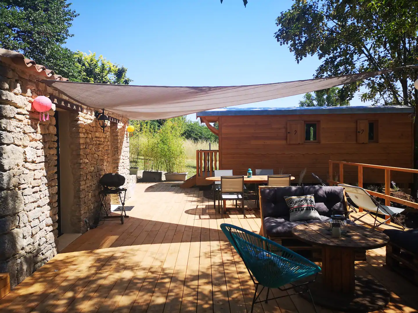 Roulotte la Clé du Luberon — Roulotte avec spa à Buoux (Vaucluse) à Buoux — chambre