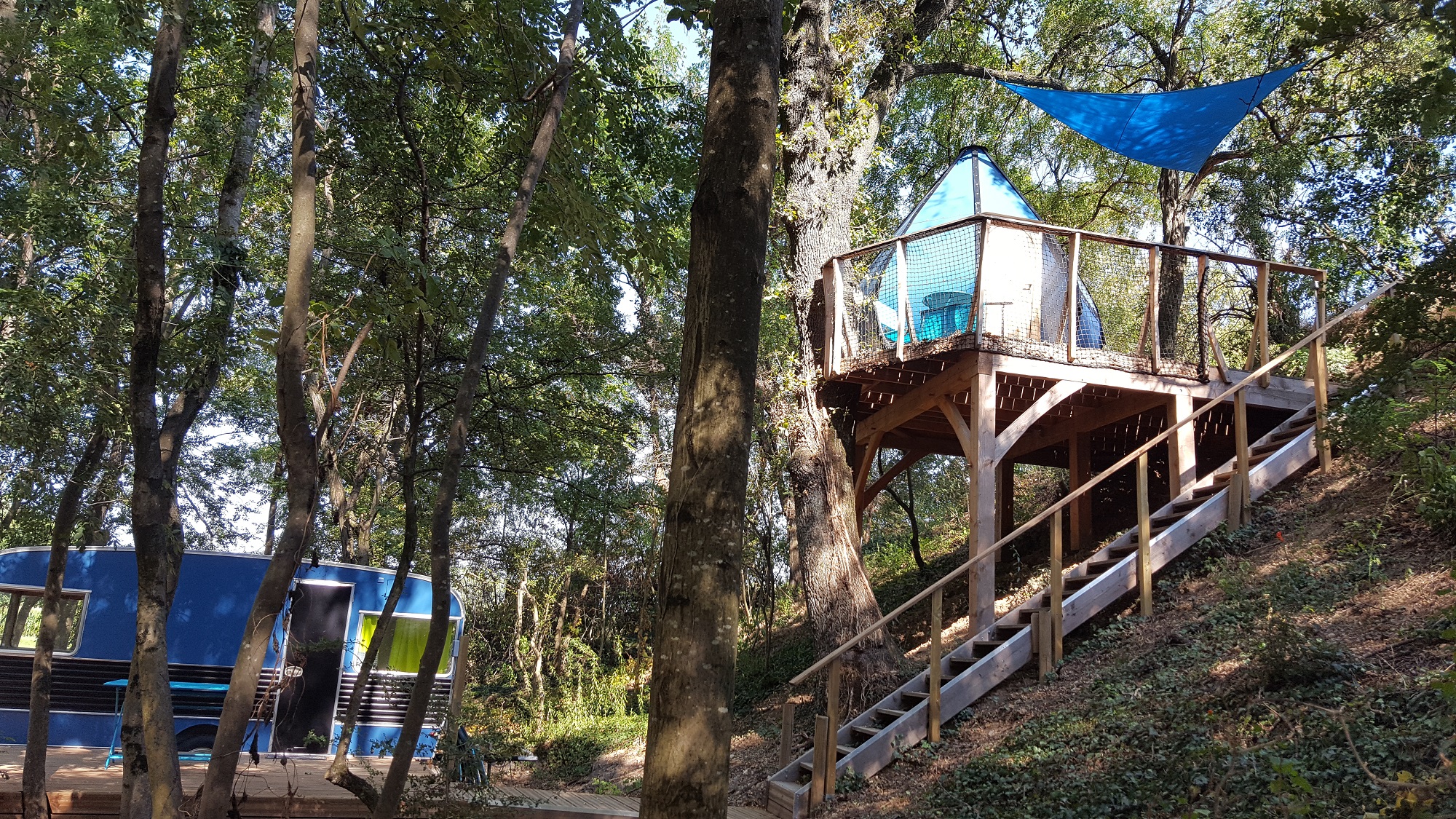 Évasion insolite dans une caravane au cœur de la Drôme à Châteauneuf Sur Isère — chambre
