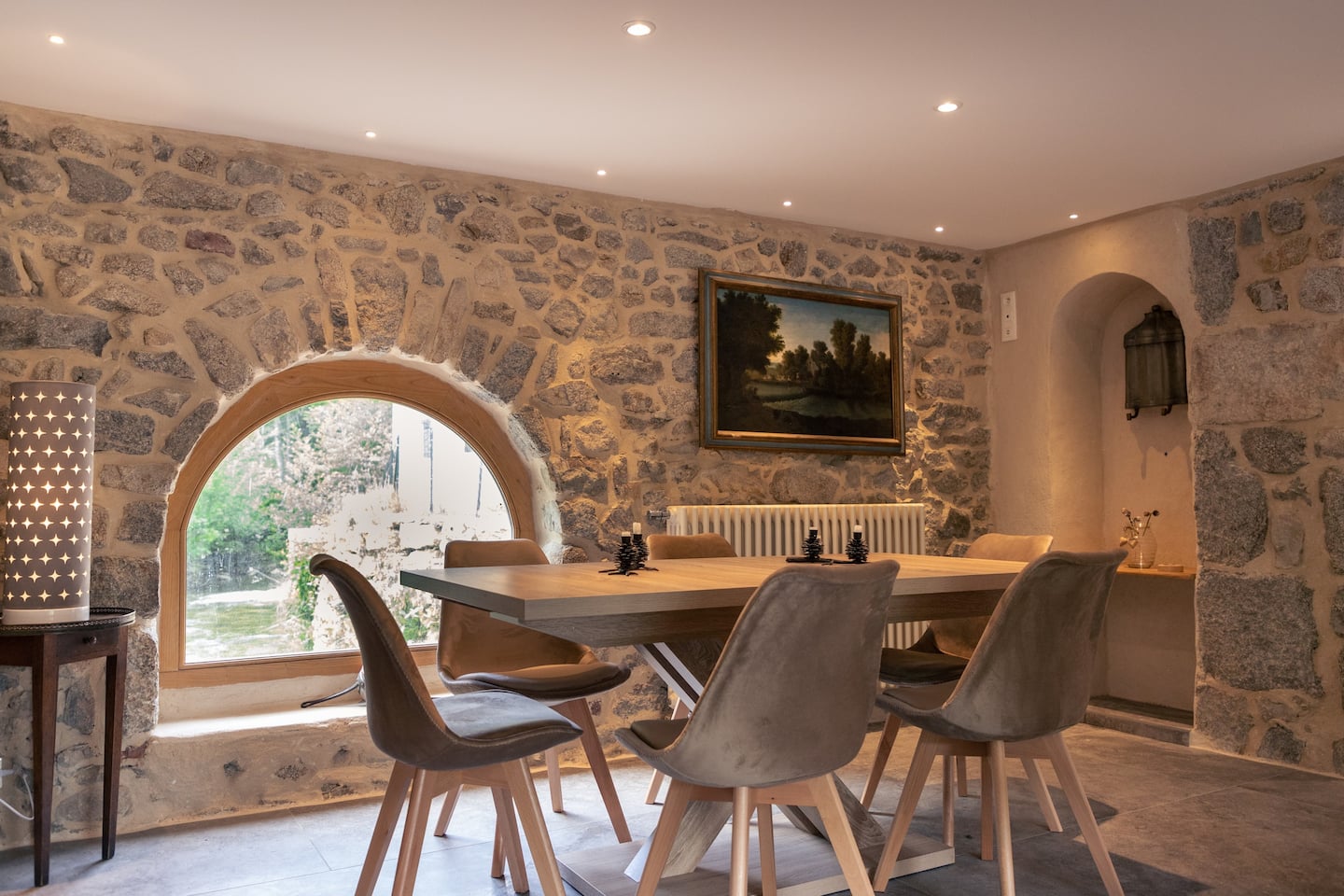 La Chapelle-Moulin & SPA — Nuit romantique dans une cascade à Loire à Bourg-Argental — détail architectural