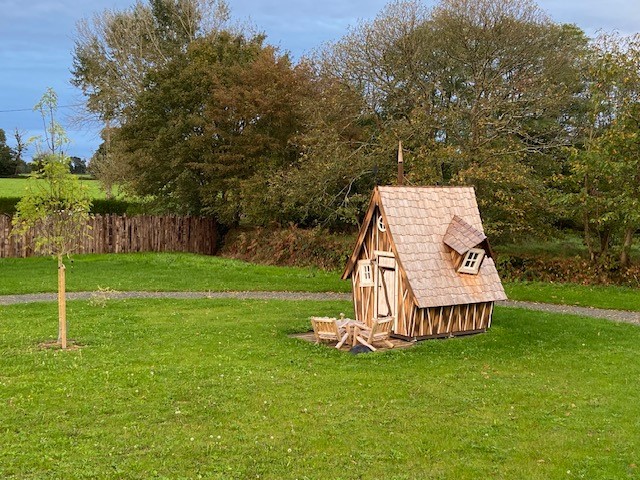 La Cabane des Trolls : une expérience immersive en Bretagne à Boisgervilly — cuisine