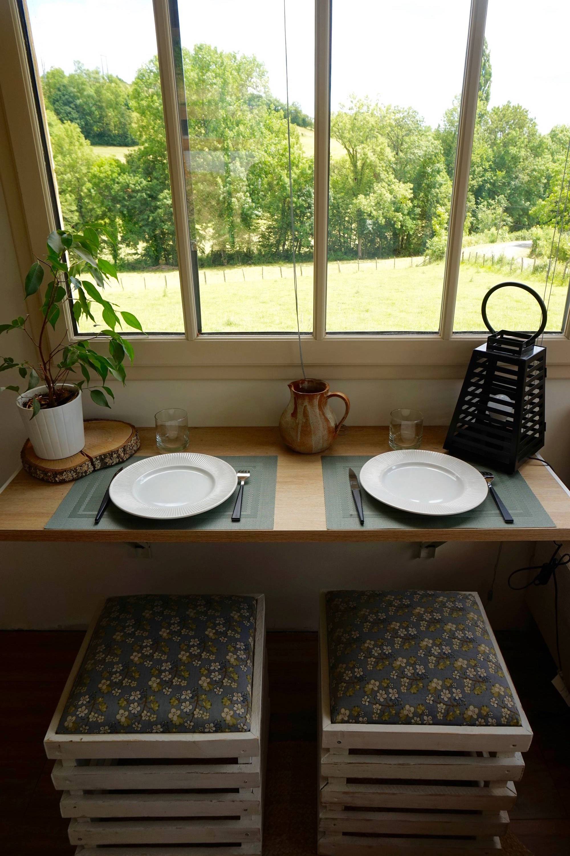 Tiny House A la belle écorce — Séjour avec terrasse privative en Corrèze à Turenne — cuisine