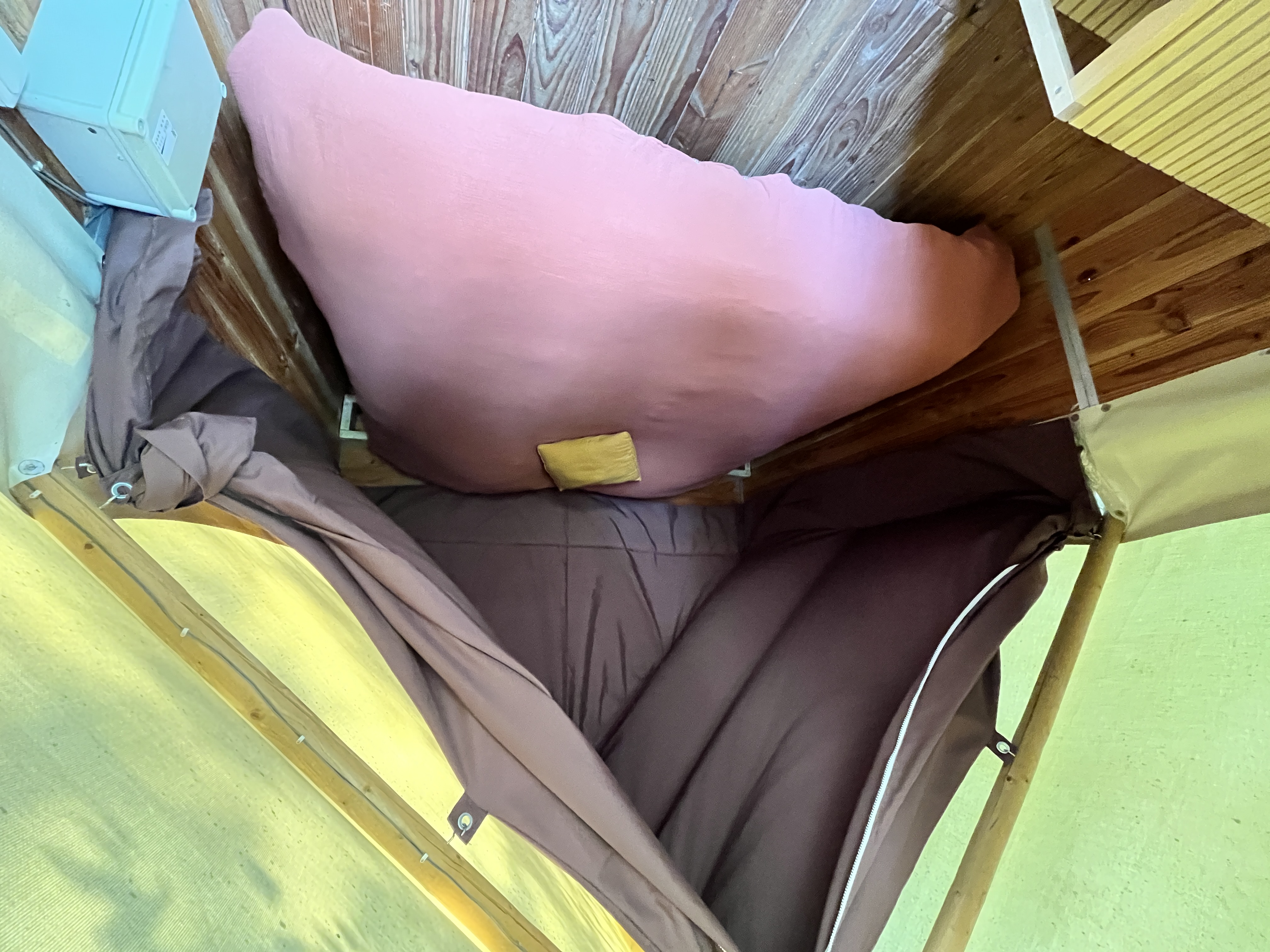 La Flotente — Cabane sur l'eau avec spa à Loir-et-Cher à La Ferté-Imbault — chambre