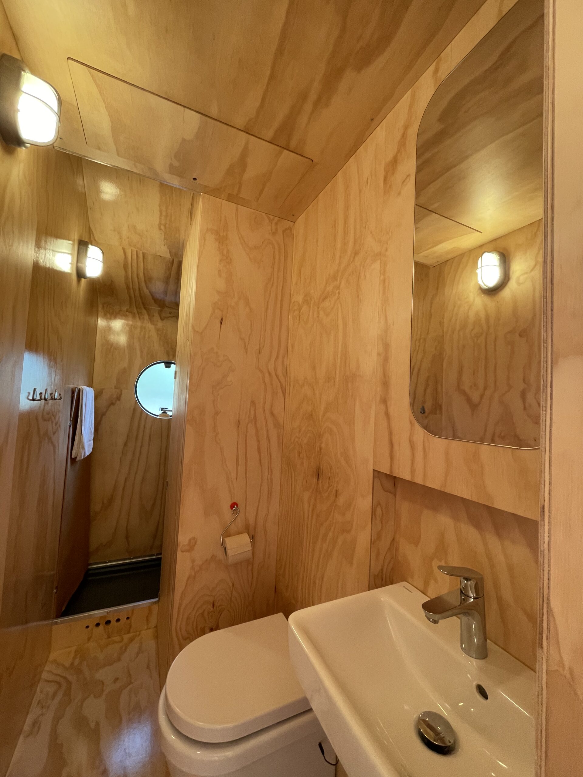 Wikkel House — Cabane moderne avec spa à Gironde à Gironde-sur-Dropt — salle de bain