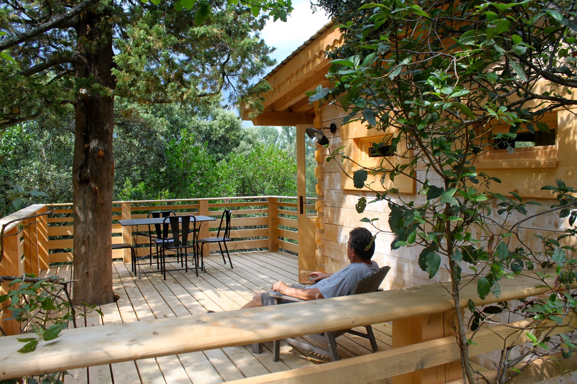 Cabane Fuste : une expérience suspendue en Languedoc-Roussillon