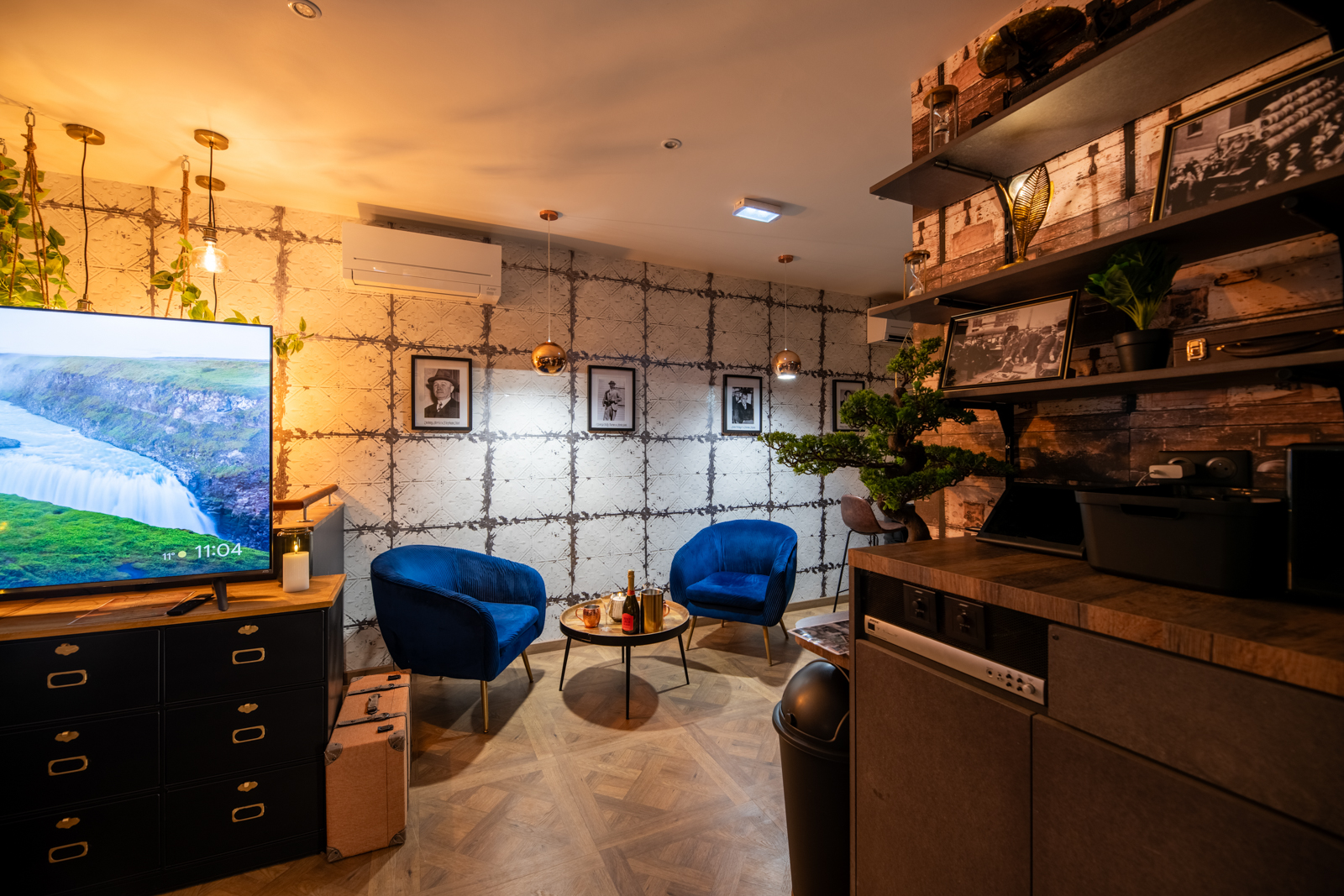Prohibition - Love, Atypique room & Spa & Sauna — Chambre à thème avec spa à Indre à Châteauroux — détail architectural