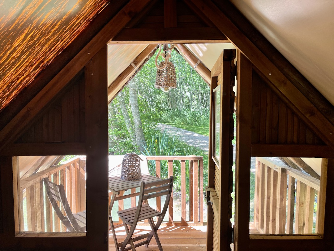 Le Radeau — Cabane sur l'eau avec spa à Côte-d'Or à Dijon — détail architectural