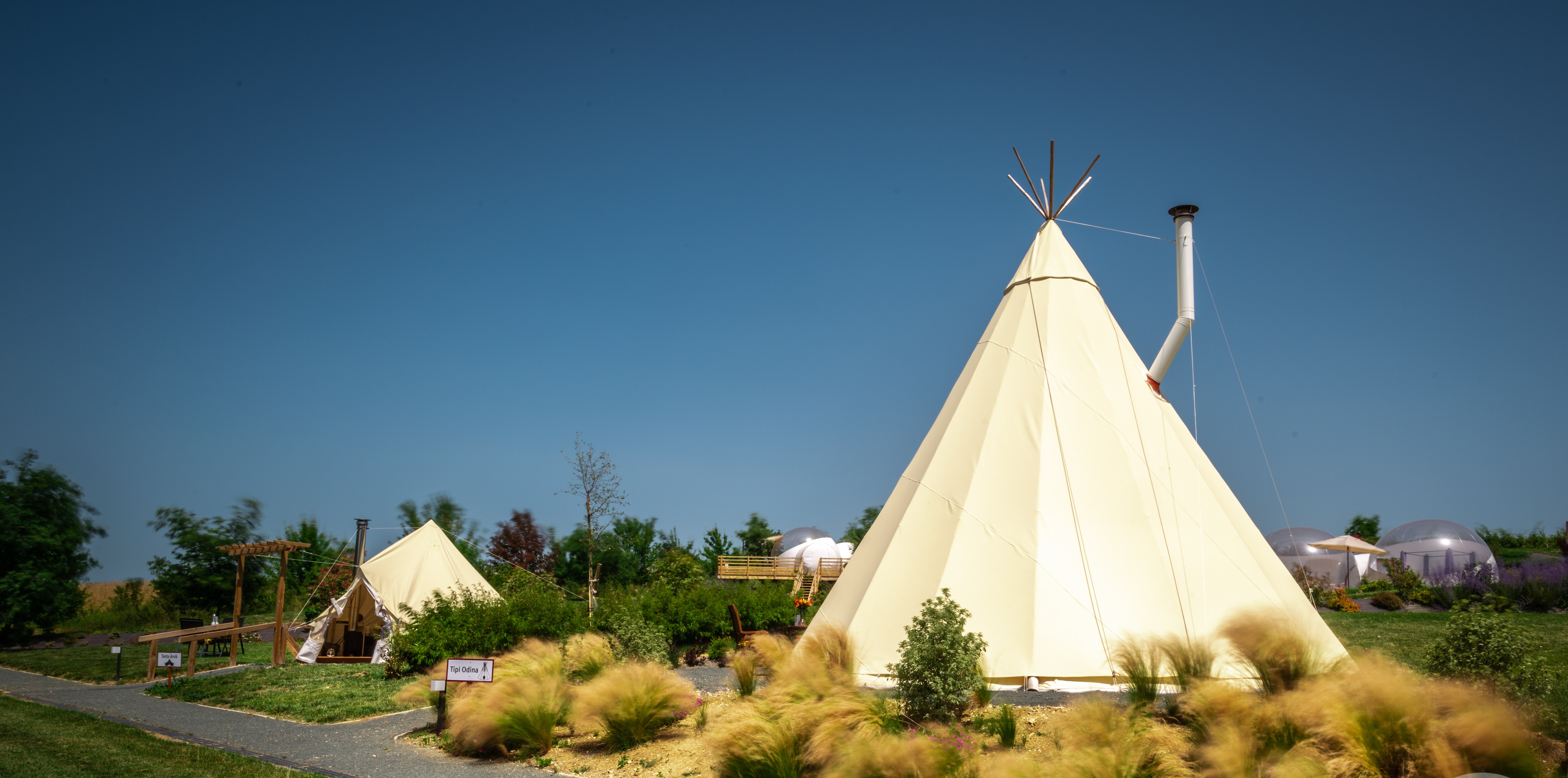 Tipi Odina — Nuit dans un Tipi avec spa à Lot-et-Garonne à Clermont-Dessous — détail architectural