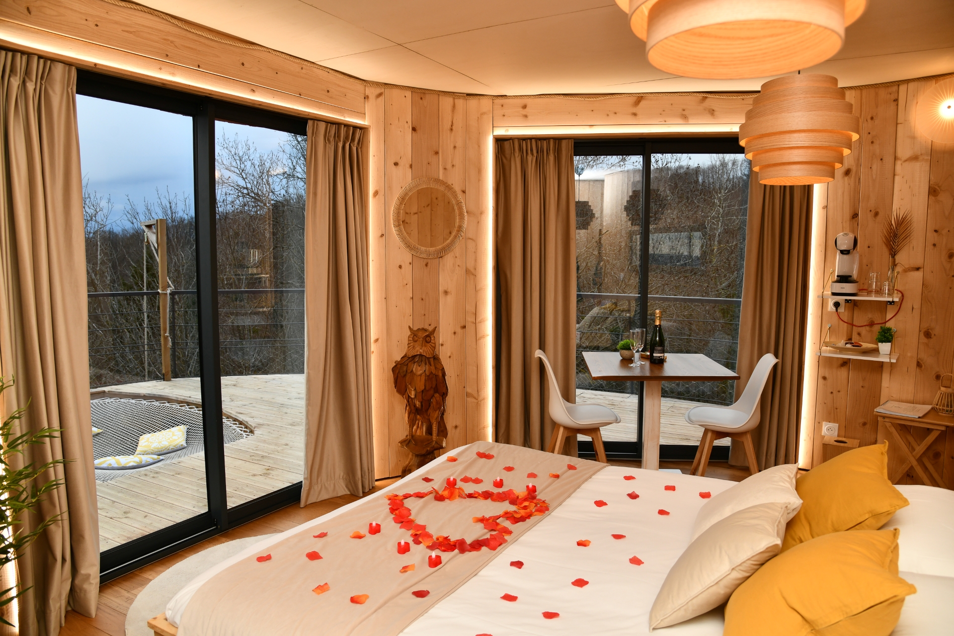 Lodge SPA & Sauna Zen : une cabane sur pilotis au cœur des Alpes à Gillonnay — cuisine