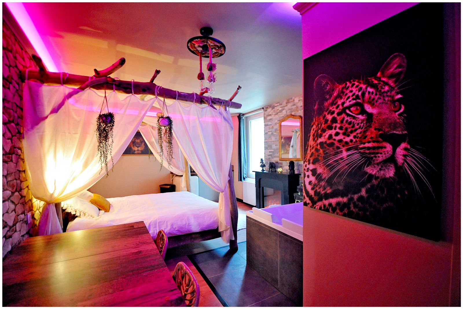 Évasion safari unique — Maison insolite avec SPA XXL à Bourgoin-Jallieu à Bourgoin-Jallieu — chambre
