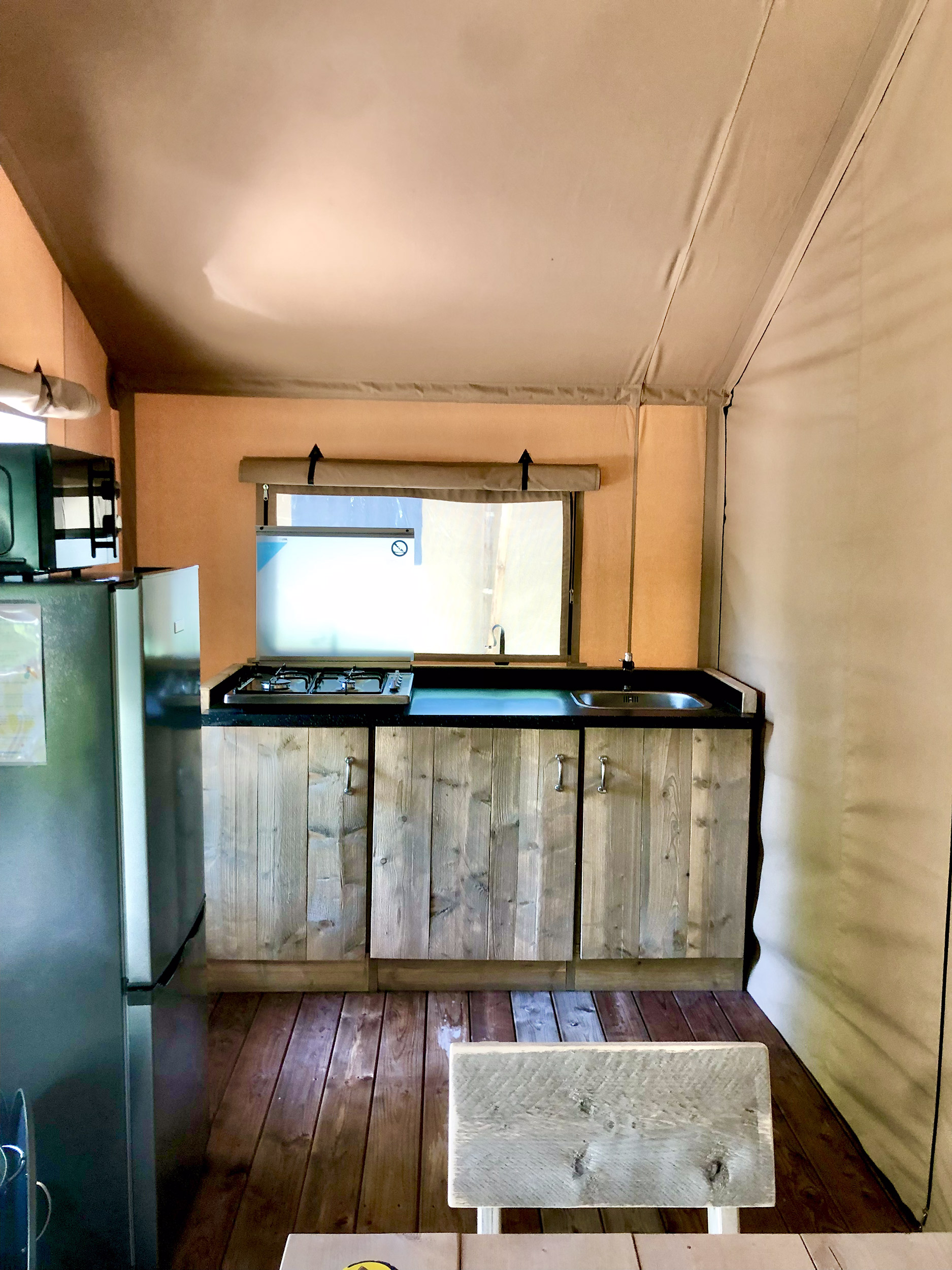 Tente Kenya — Séjour nature avec terrasse à Loiret à Olivet — chambre