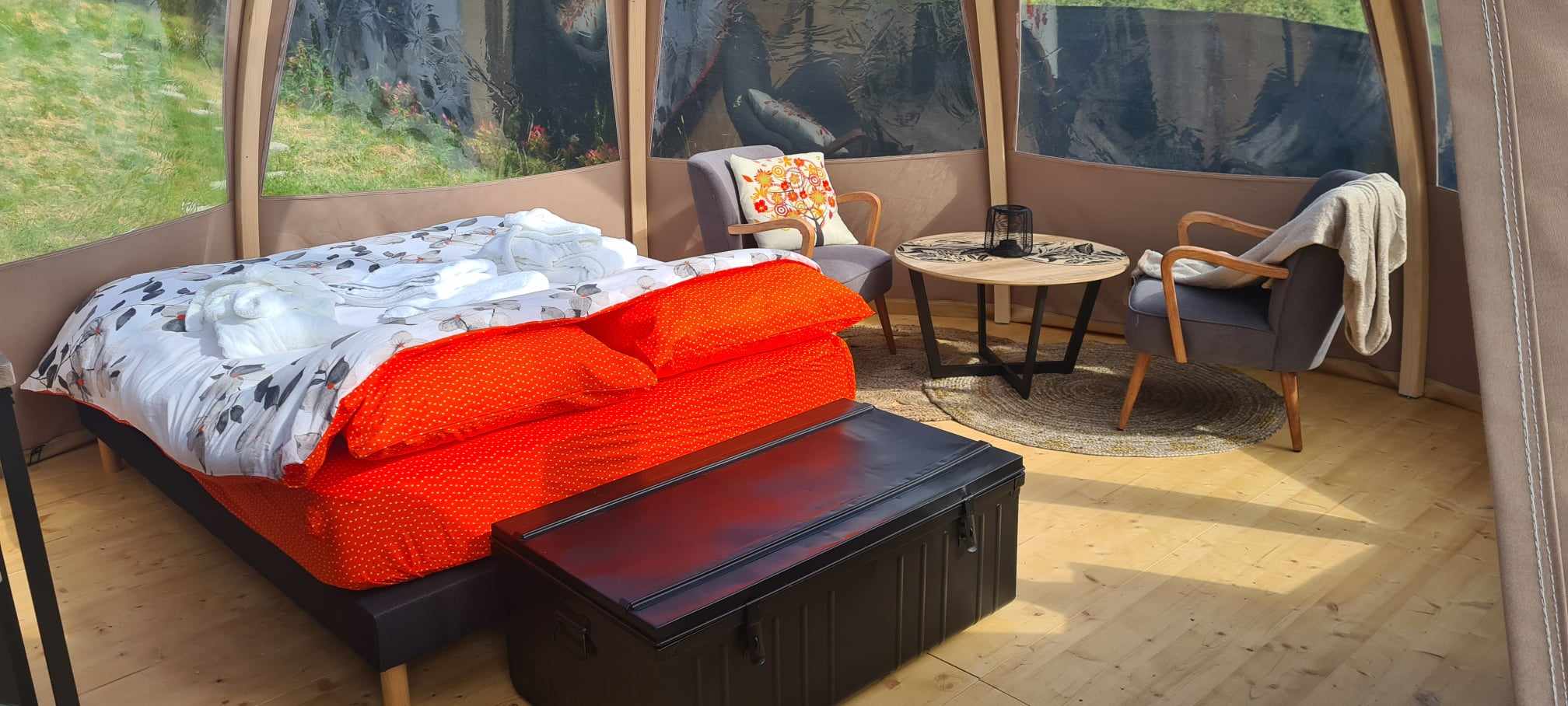 La Sphère étoilée : un wigwam enchanteur en pleine nature à Hauts-de-France — vue intérieure