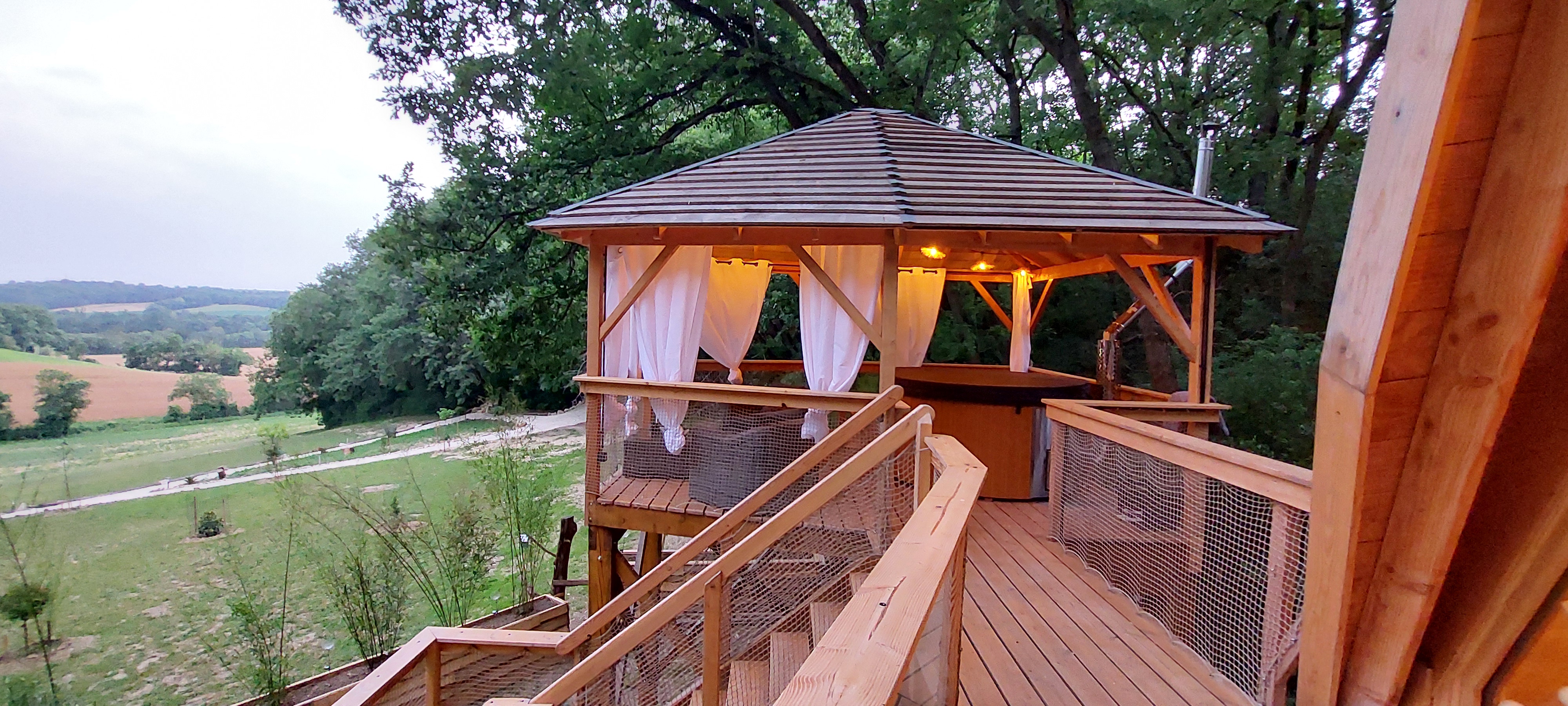 Cabane perchée BLOOMA — Détente avec Spa à Sarrant (Gers) à Sarrant — vue intérieure