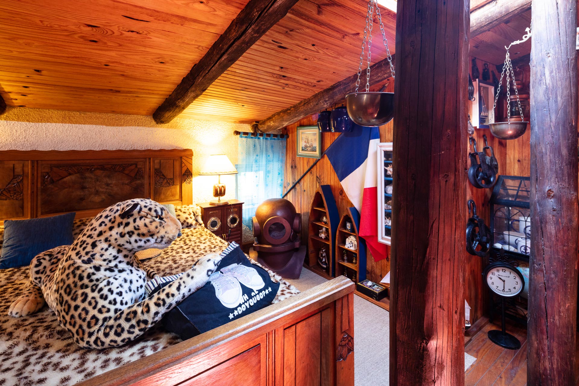 Chambre Corsaire — Nuit immersive dans un univers pirate à Le Portel des Arnaud à Durfort-et-Saint-Martin-de-Sossenac — espace de vie