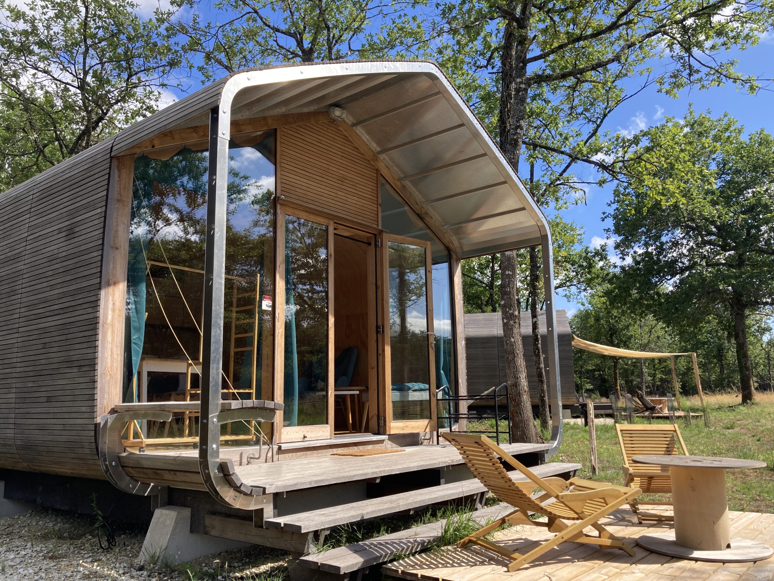 Wikkel House Bear — Cabane éco-responsable avec spa à Peysoup à Peysoup — vue intérieure