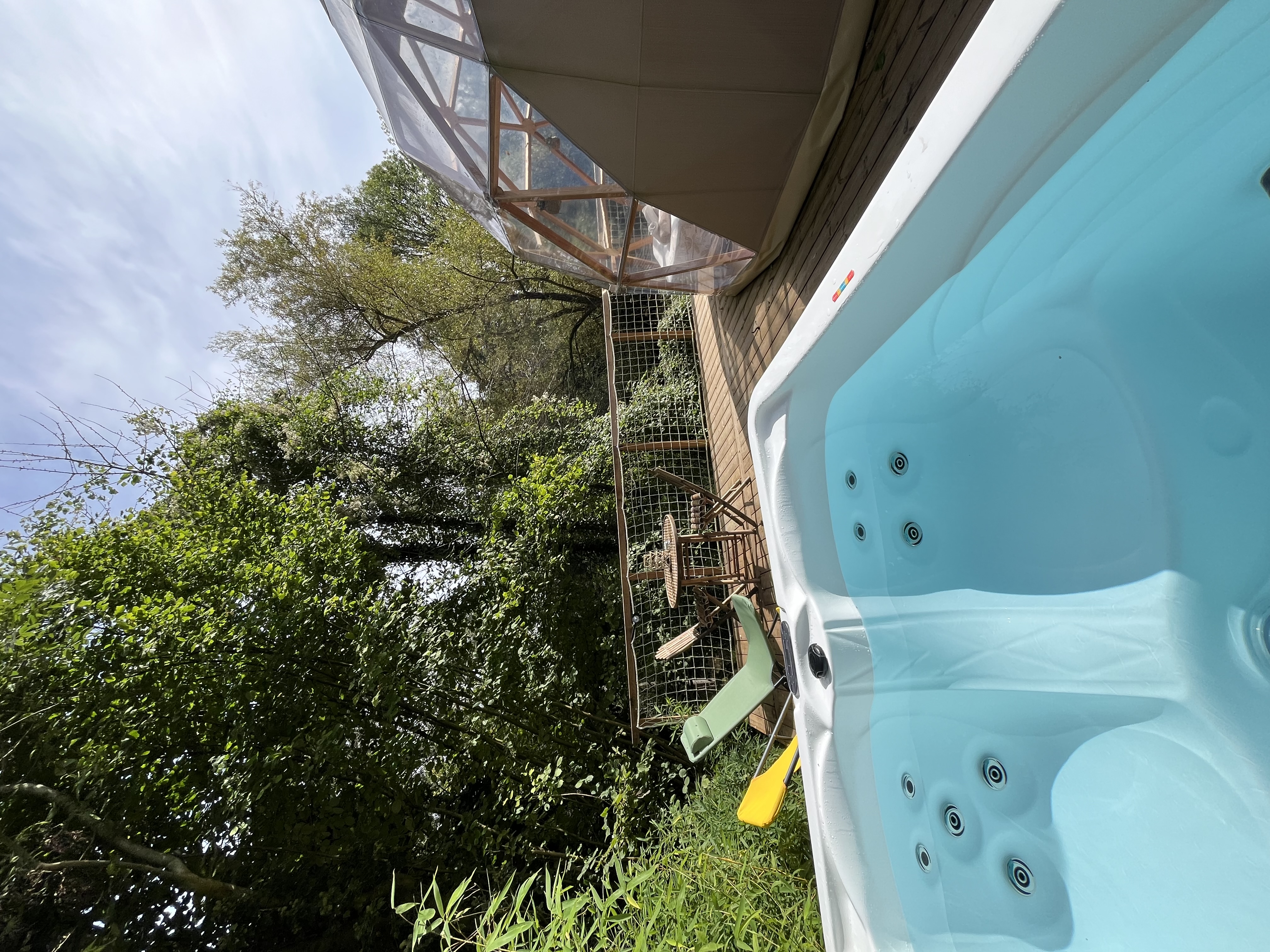 Dôme Guatape avec jacuzzi — Dôme romantique à Seine-et-Marne à Serris — vue depuis la terrasse