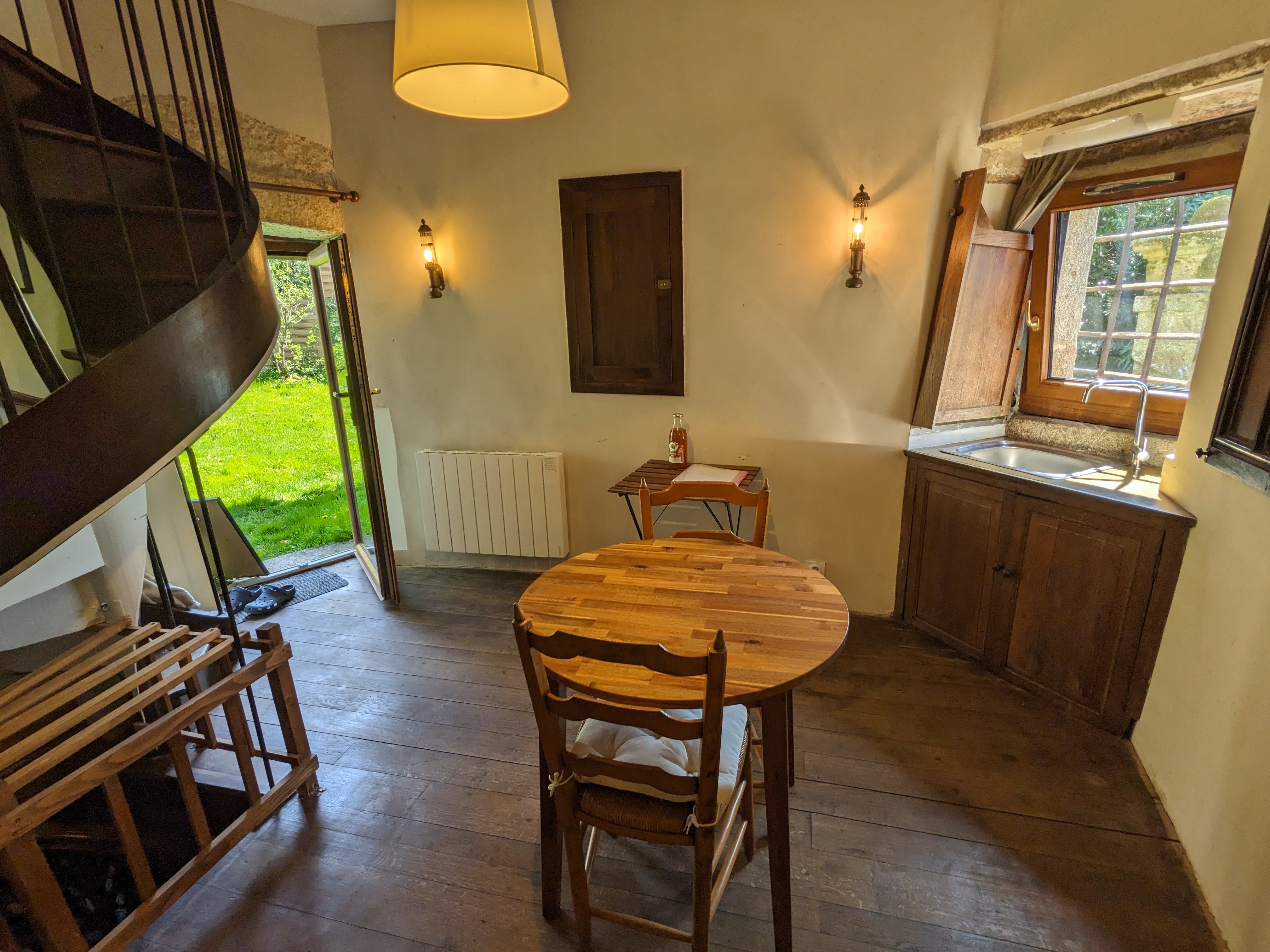 La tour médiévale du Château de la Carrée — Séjour romantique en Bretagne à Saint-Germain-en-Coglès — environnement naturel