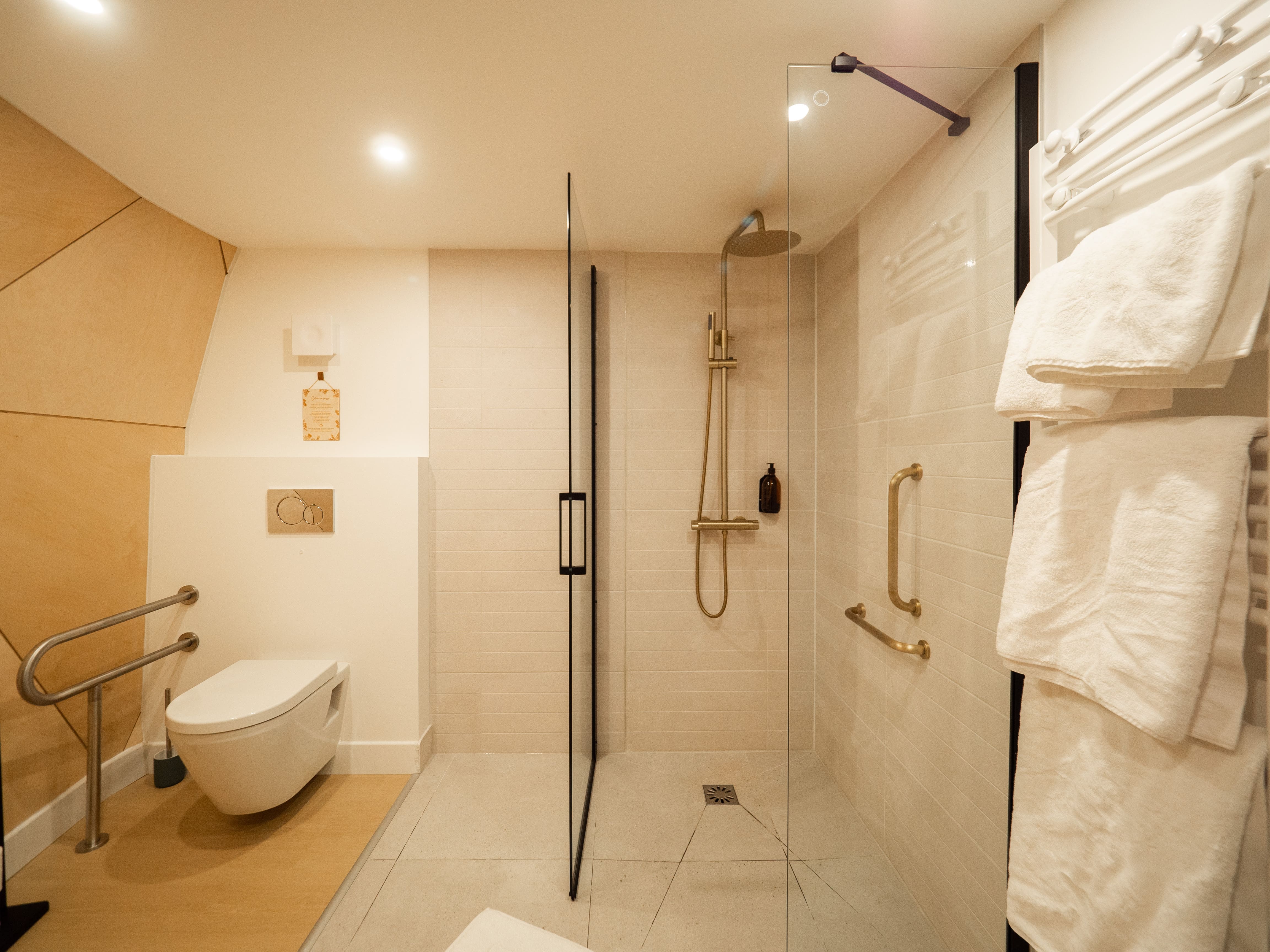 Dôme Orion & Spa : une évasion insolite en pleine nature à Cunlhat — chambre