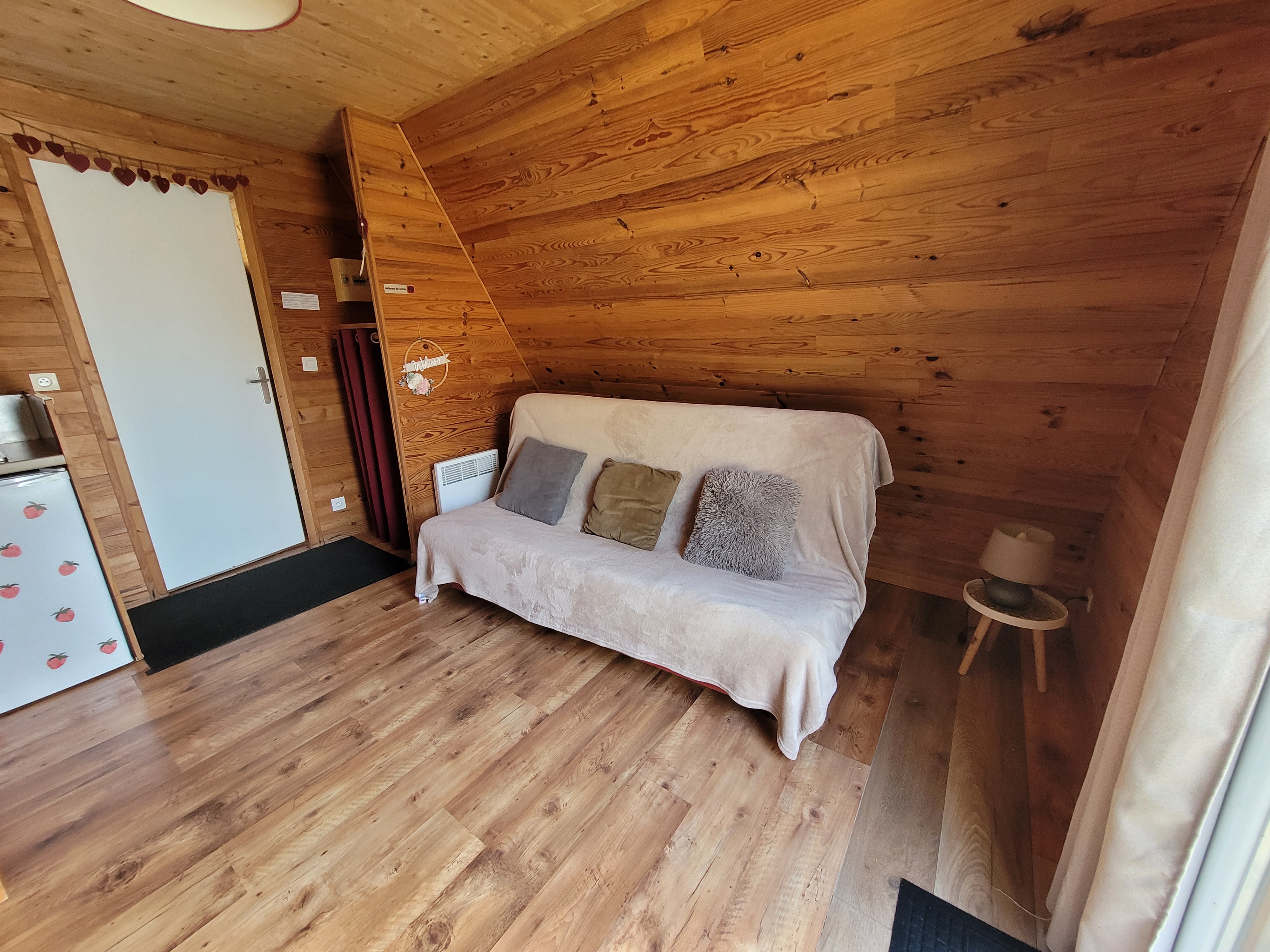 Chalet le Merle — Cabane avec spa à Haute-Marne à Narcy — espace de vie