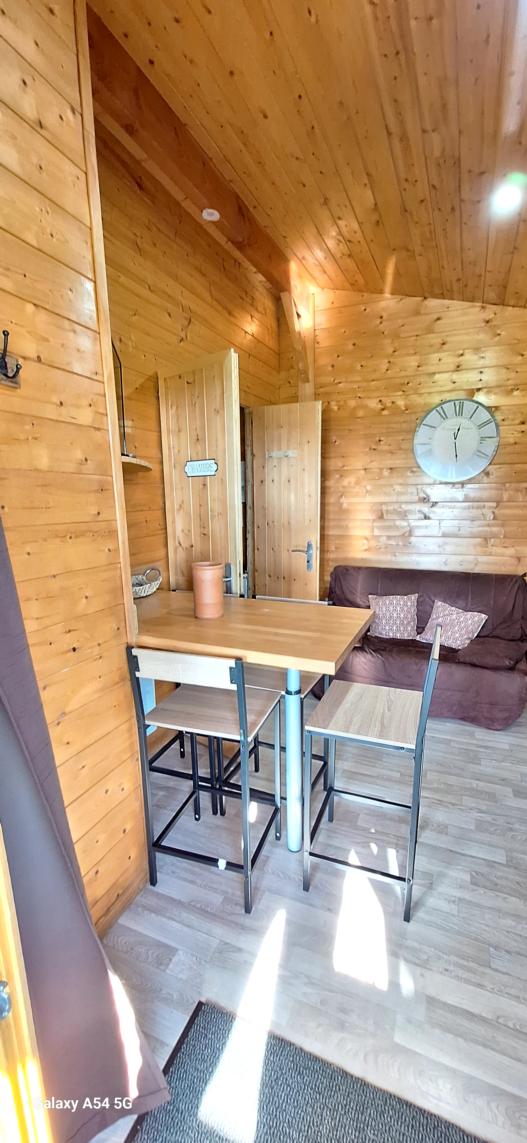 Le Chalet douillet — Chalet avec spa à Saint-Geniès en Dordogne à Saint-Geniès — détail architectural