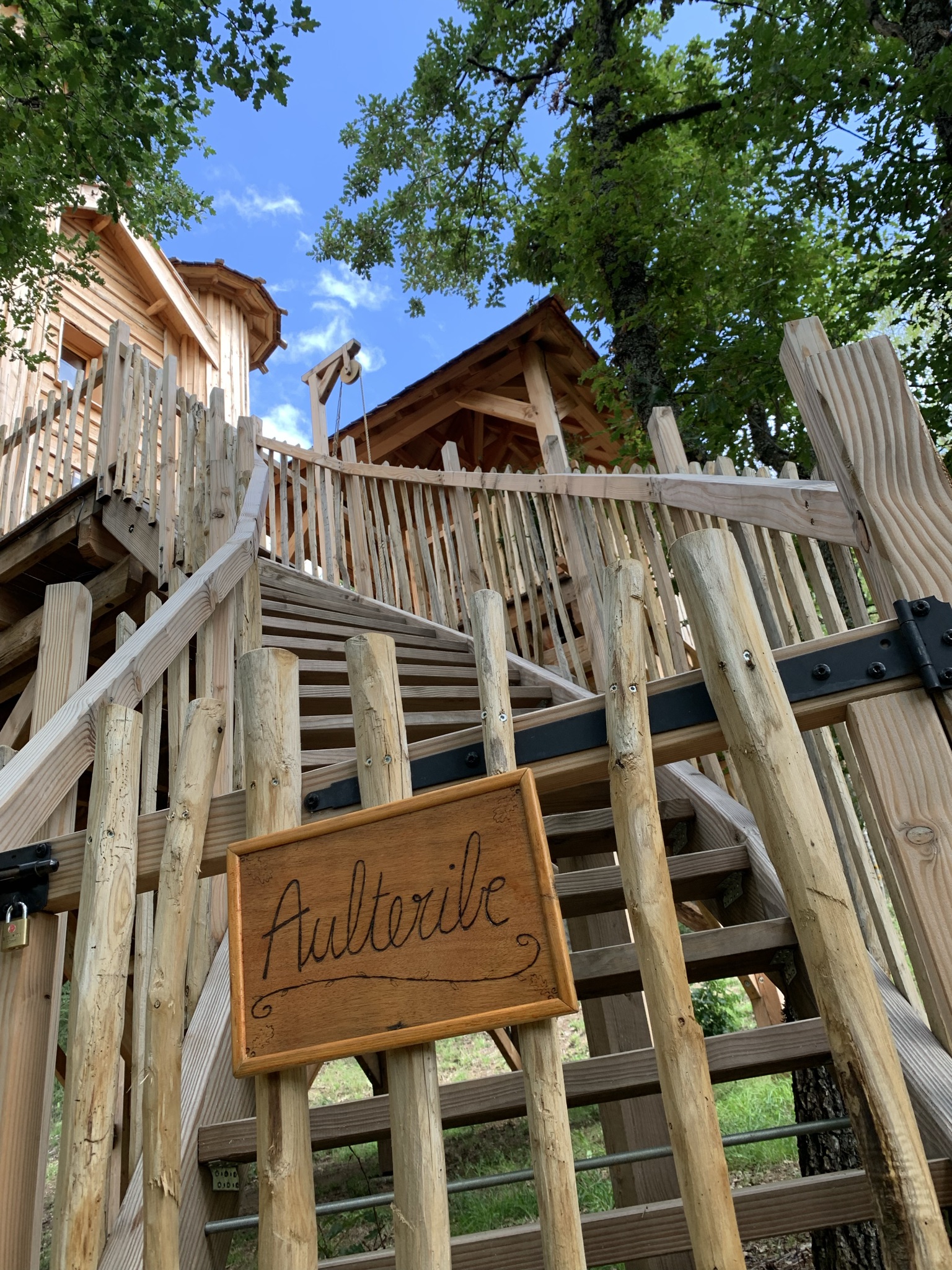 Cabane Château duplex - Spa/Jacuzzi™ — Nuit insolite à Aulteribe en Haute-Loire à Aulteribe — salle de bain