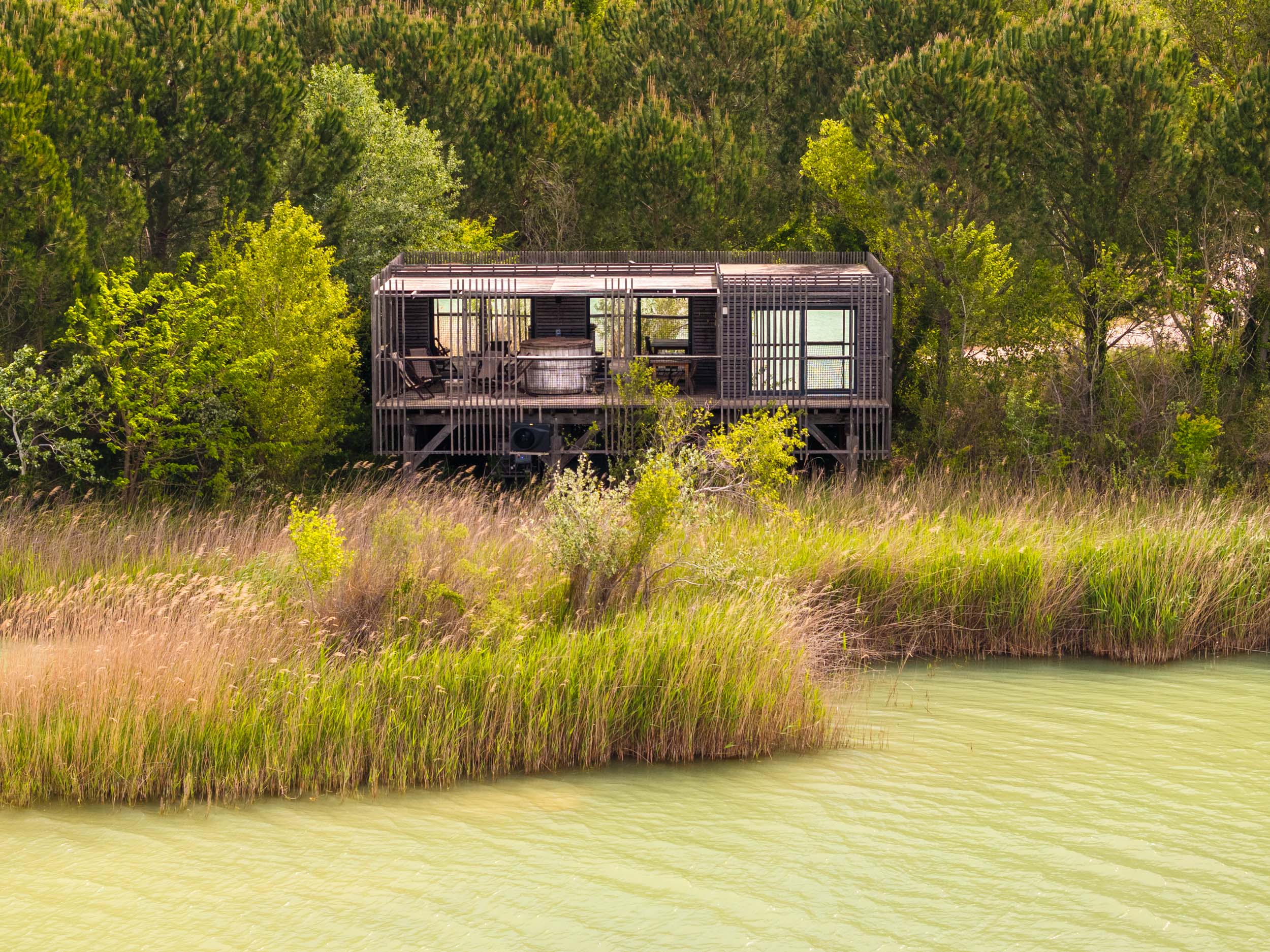 Cabane Spa Innocence : une expérience suspendue en pleine nature