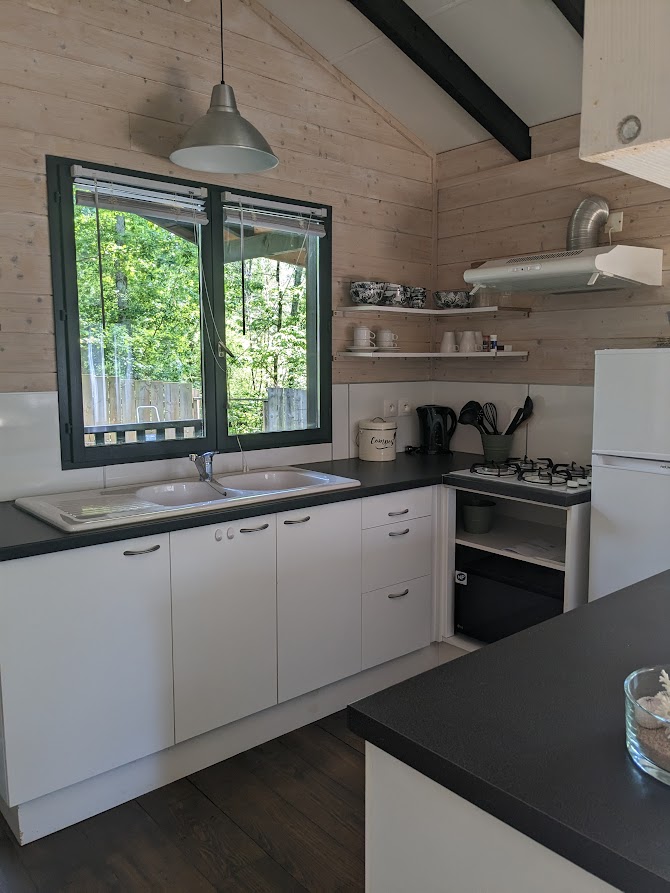Lodge Spa Supérieur : un chalet romantique en Aquitaine à Biron — chambre