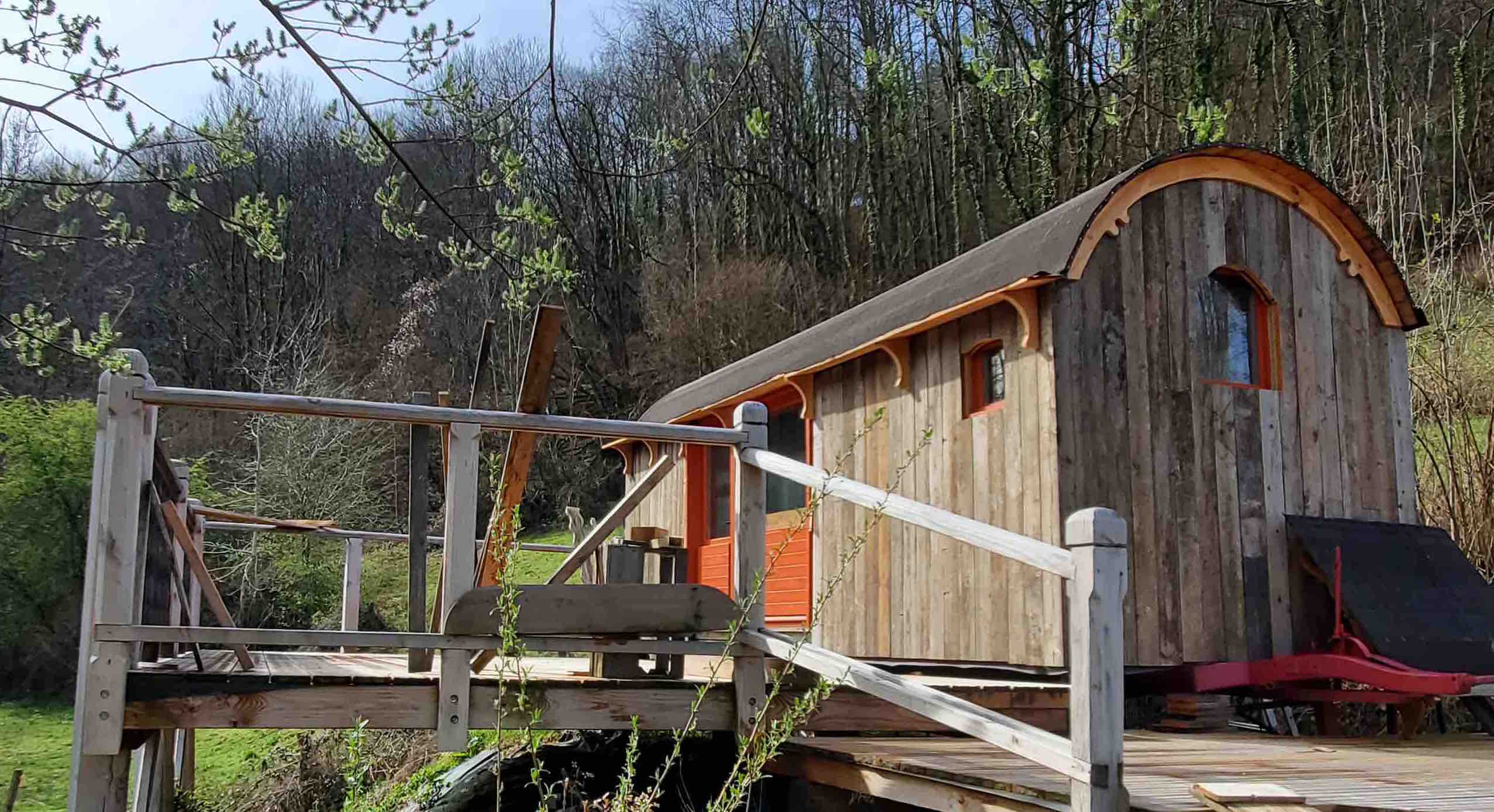 Roulotte Appoline : une évasion en Midi-Pyrénées à Arrien En Bethmale — vue intérieure