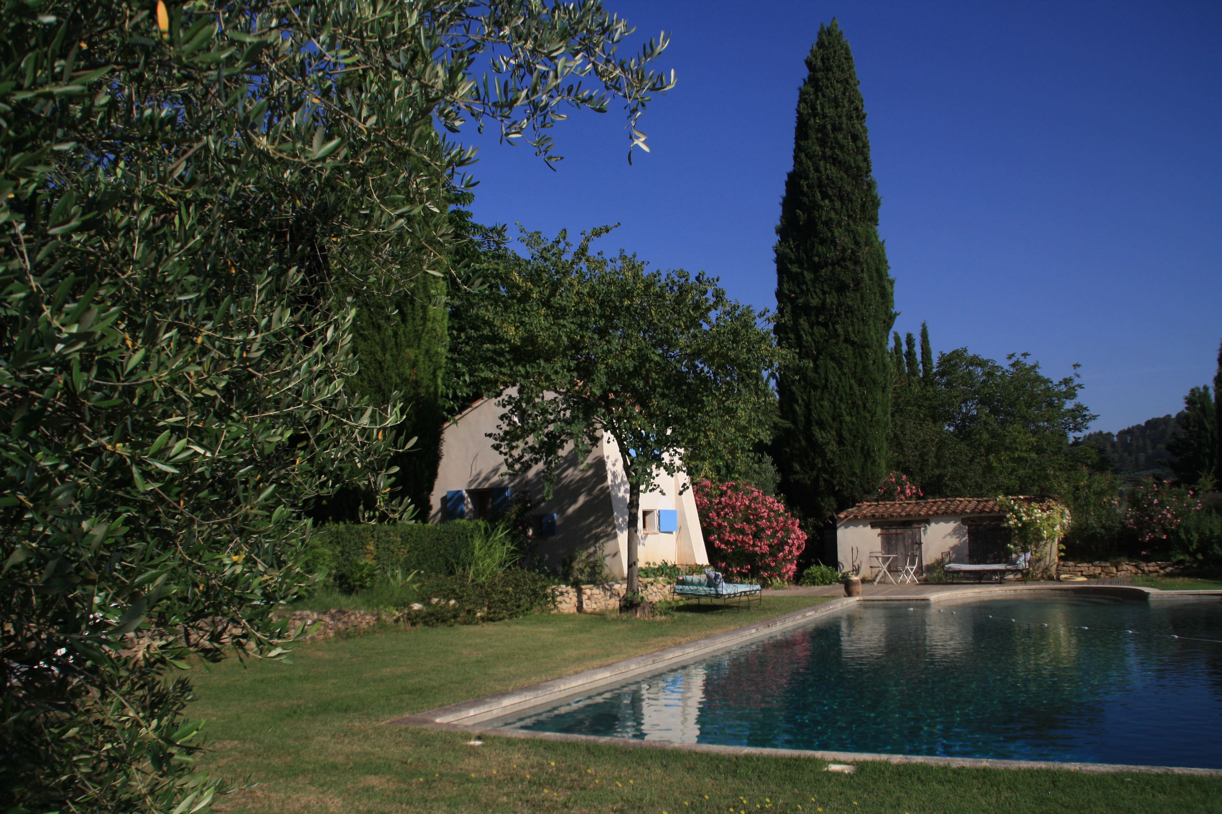 Un cabanon provençal au cœur de la nature, avec vue imprenable sur la Sainte Victoire