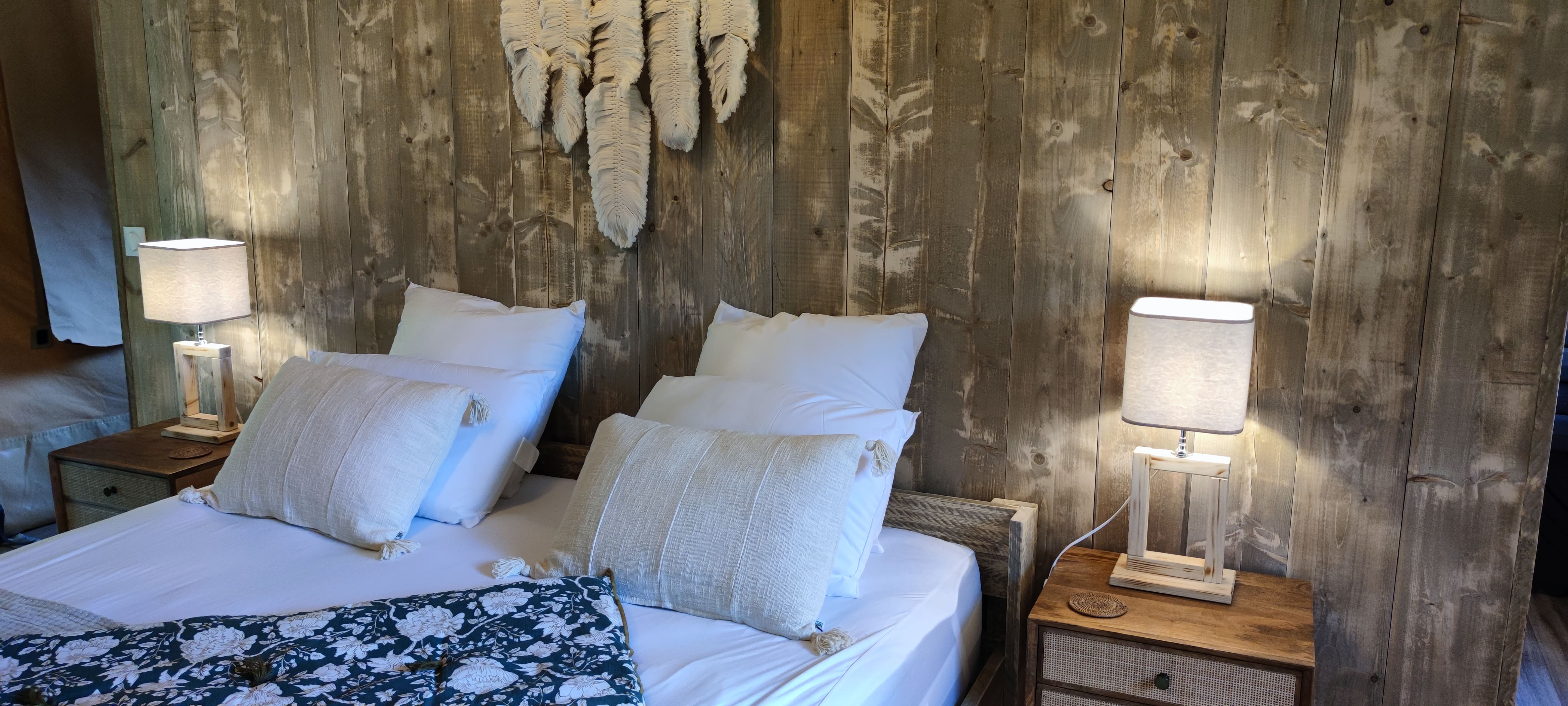 Divine — Lodge avec spa privatif à Vienne à Vienne — chambre