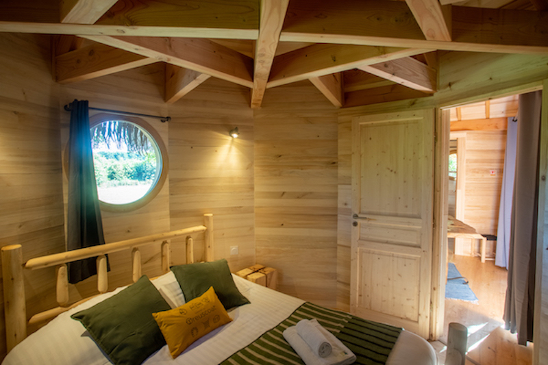 Cabane Dundee — Nuit perchée à 3m dans le Finistère à Pleyber Christ — salle de bain