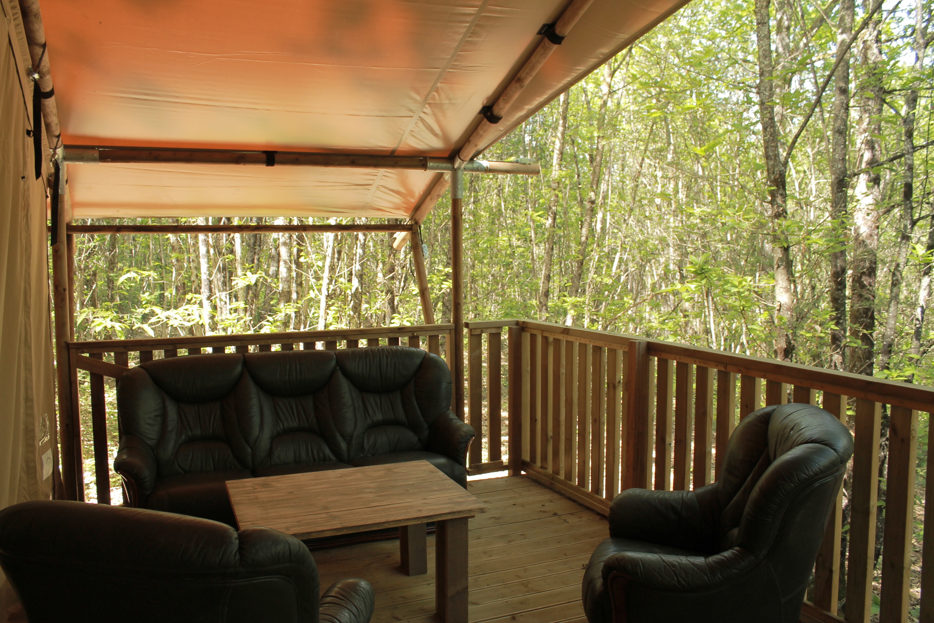Tente Lodge Forestière — Séjour glamping à 8m en Dordogne à Alles-sur-Dordogne — chambre