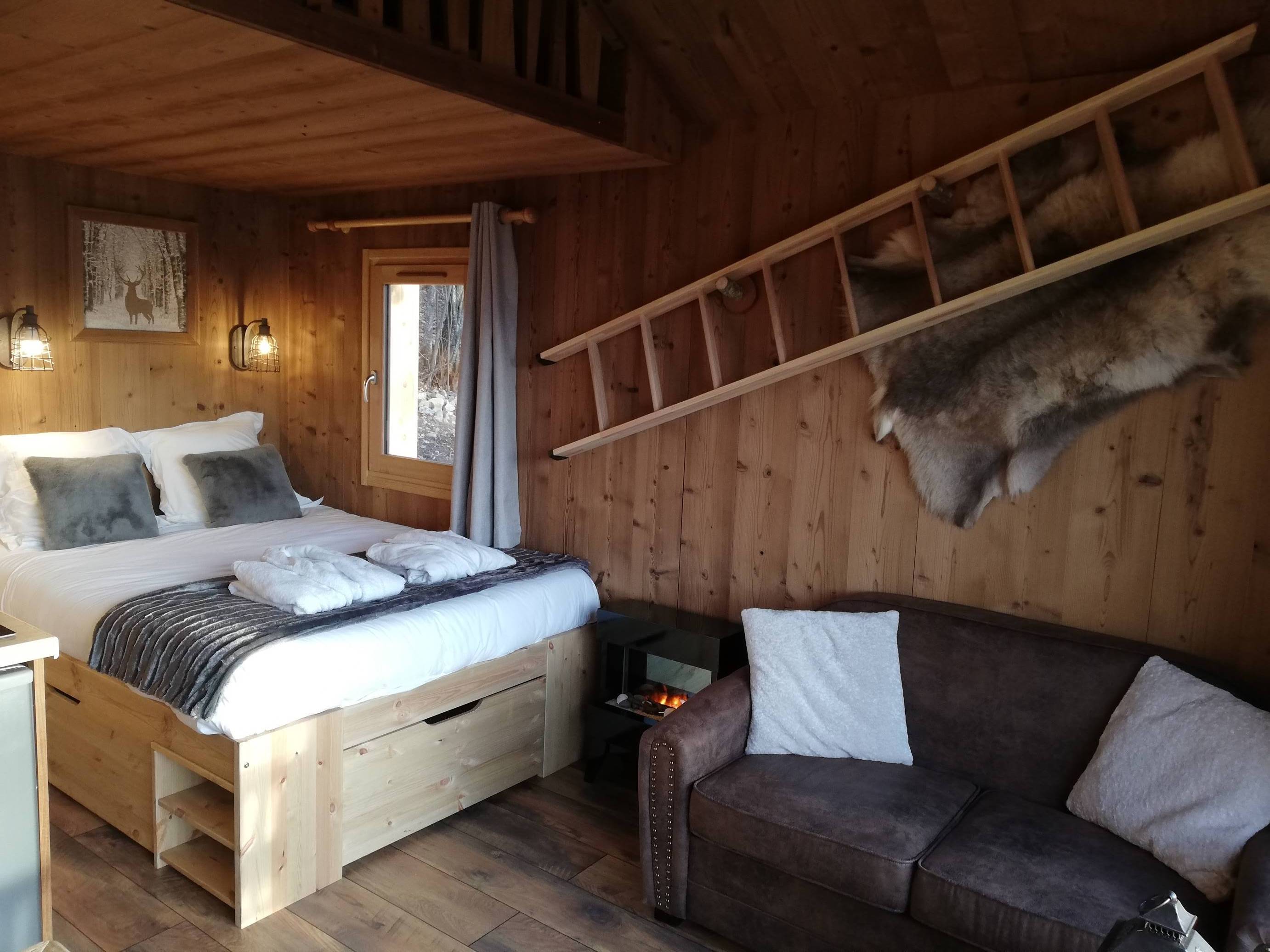 Cabane des Chastelas & Spa : une expérience unique en hauteur à St Julien En Champsaur — vue depuis la terrasse