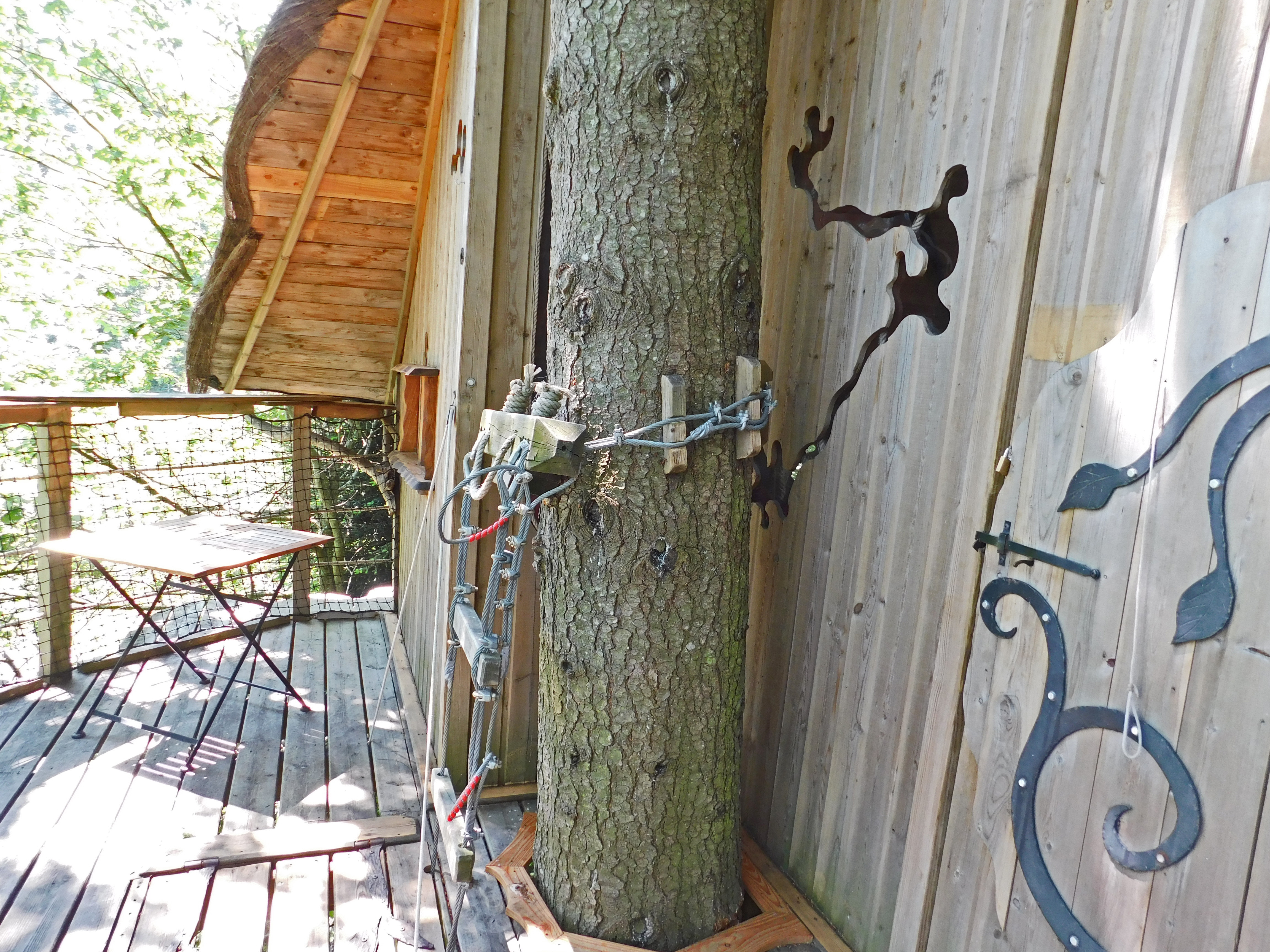 Cabane Ecureuil : une immersion dans les arbres en Rhône-Alpes à Saint-Julien-Labrousse — espace de vie