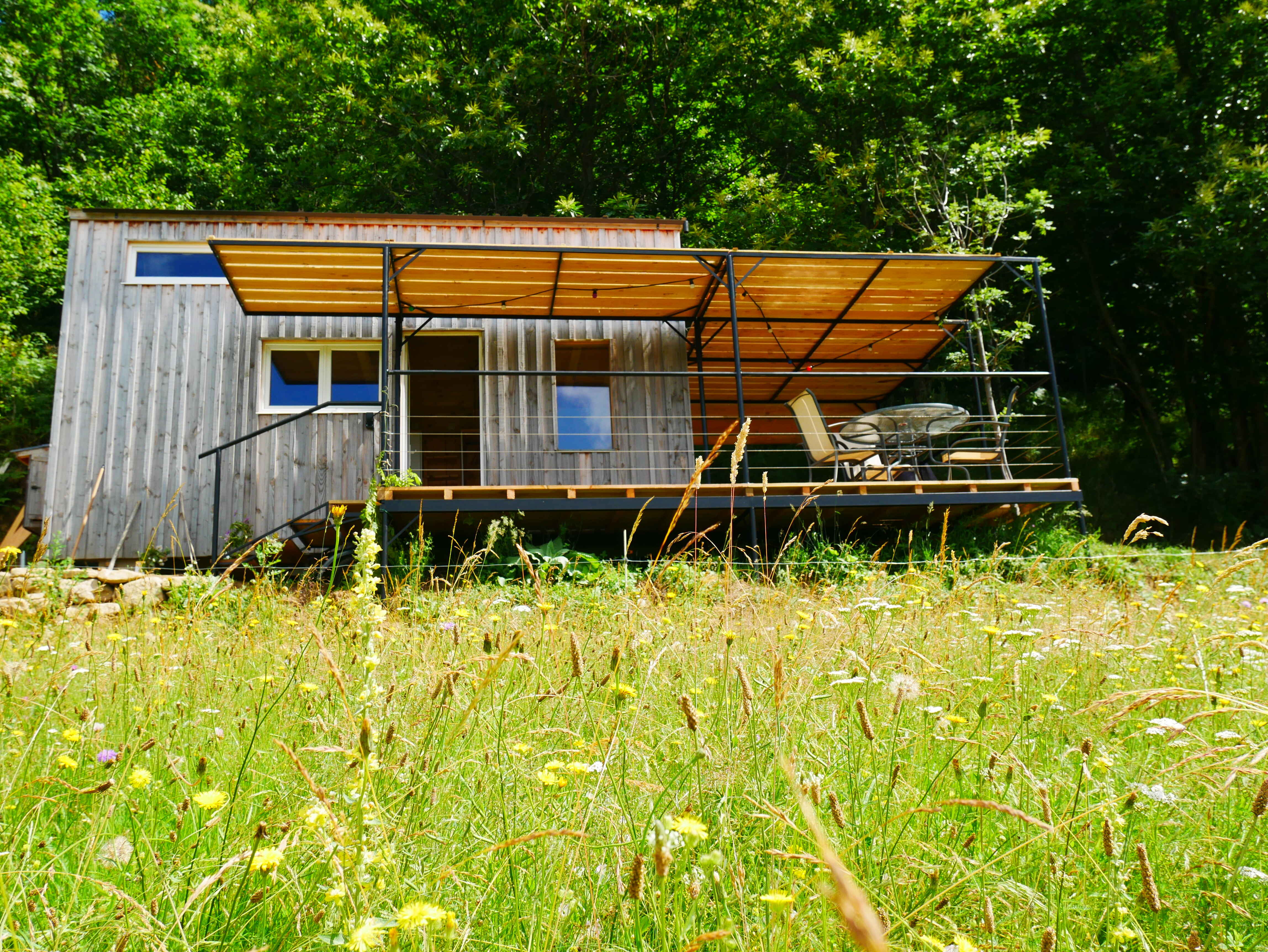 Tiny house moderne en pleine nature pour se ressourcer — Tiny House à St-Symphorien-De-Mahun