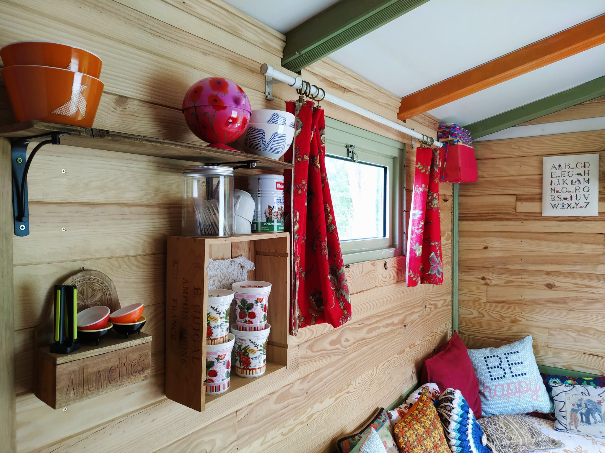 La roulotte & Spa — Séjour insolite sous le tilleul à Lot-et-Garonne à Agen — chambre