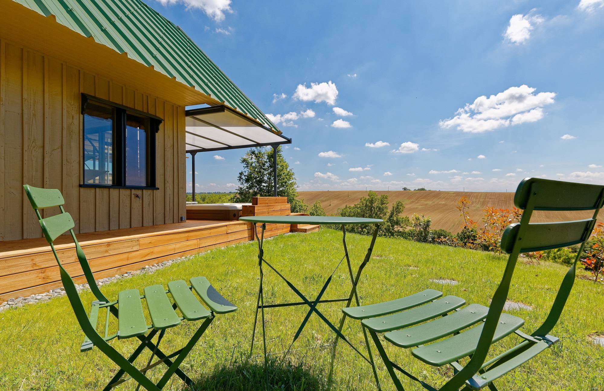 Chalet SAGA SPA Jacuzzi : une évasion romantique en pleine nature à Savignac Mona — détail architectural
