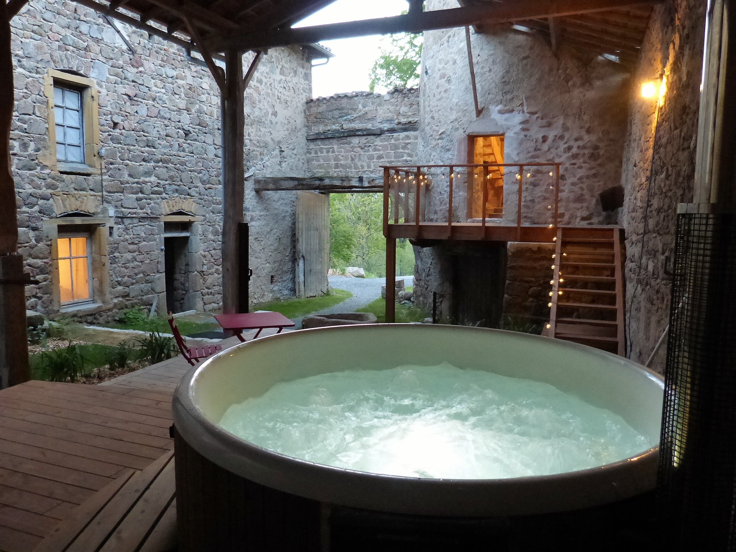 La Tour du Canet & Spa : une escapade romantique au cœur des Alpes — Suite à Longessaigne