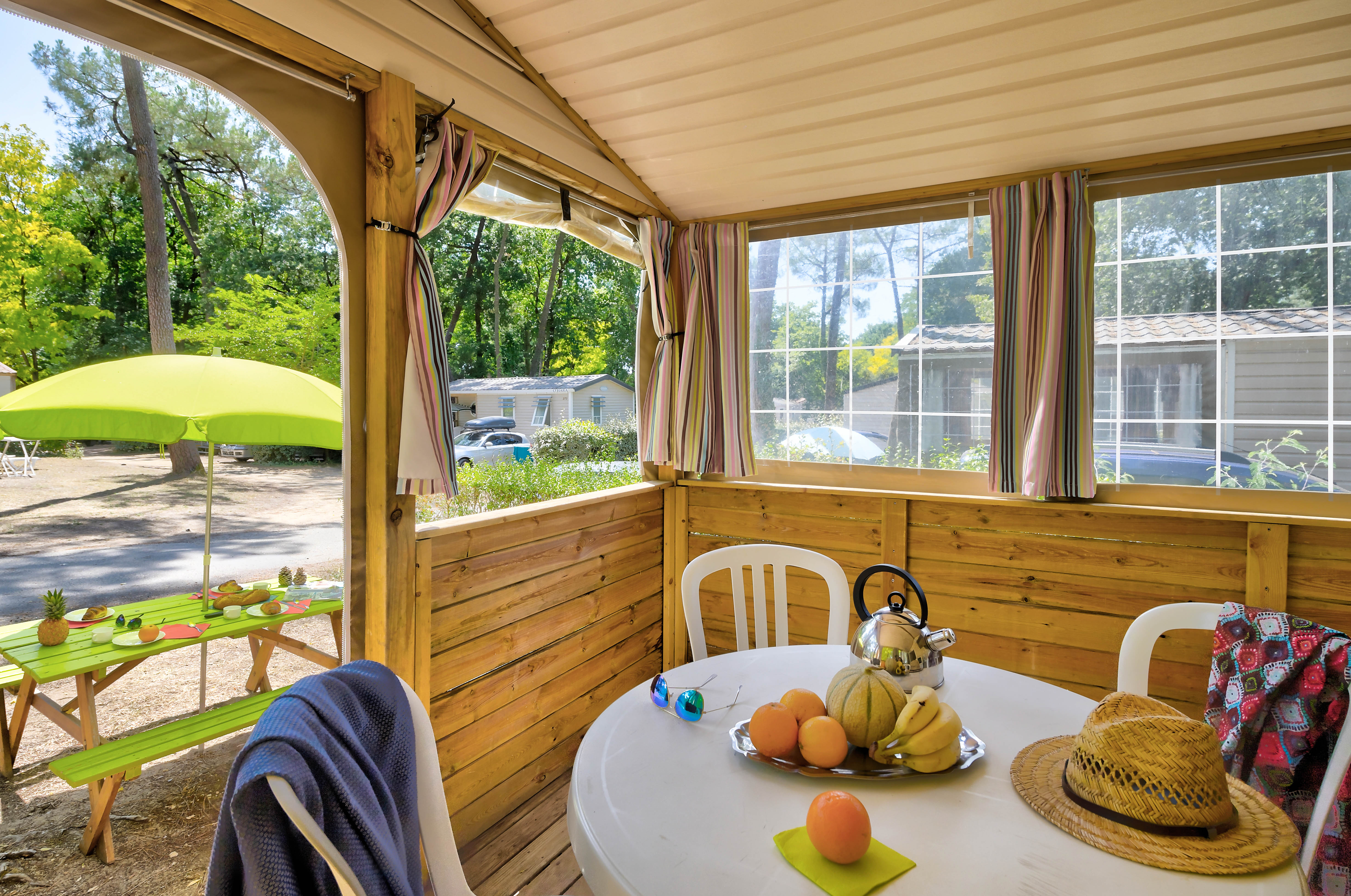 Cabane Nature — Séjour insolite avec spa à Flower Camping Au Bois des Biches à Saint-Jean-de-Monts — espace de vie