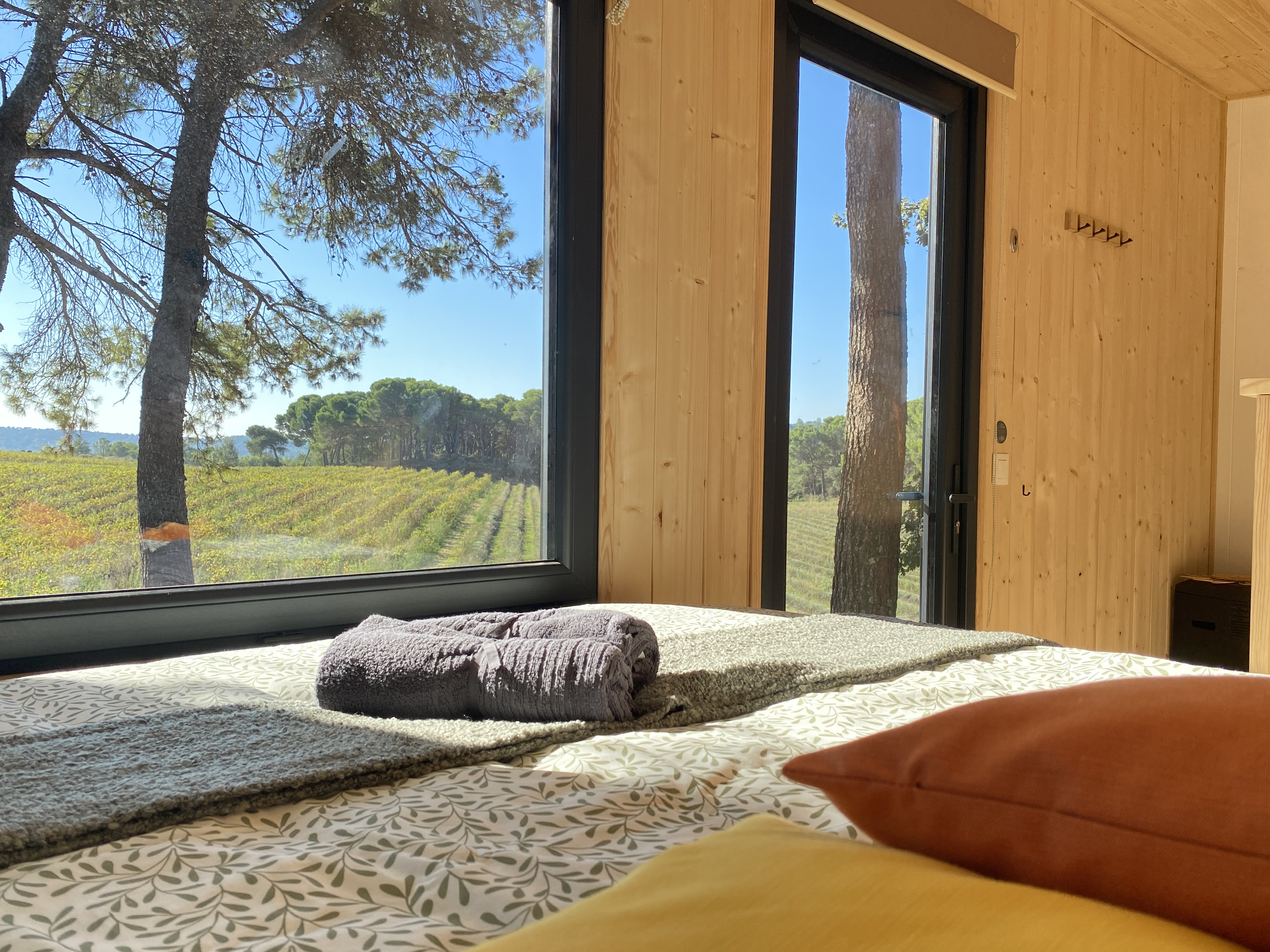La Ruche aux Vins mille Senteurs : une tiny house en Provence à Mondragon — cuisine