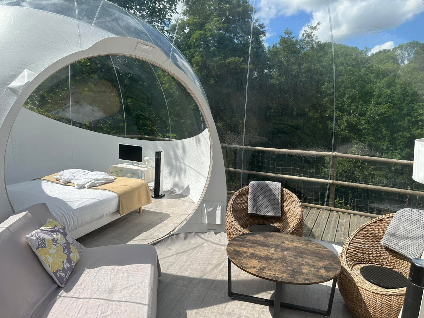 Bulle Capu & Spa — Nuit étoilée avec jacuzzi à Calvados à Valambray — chambre