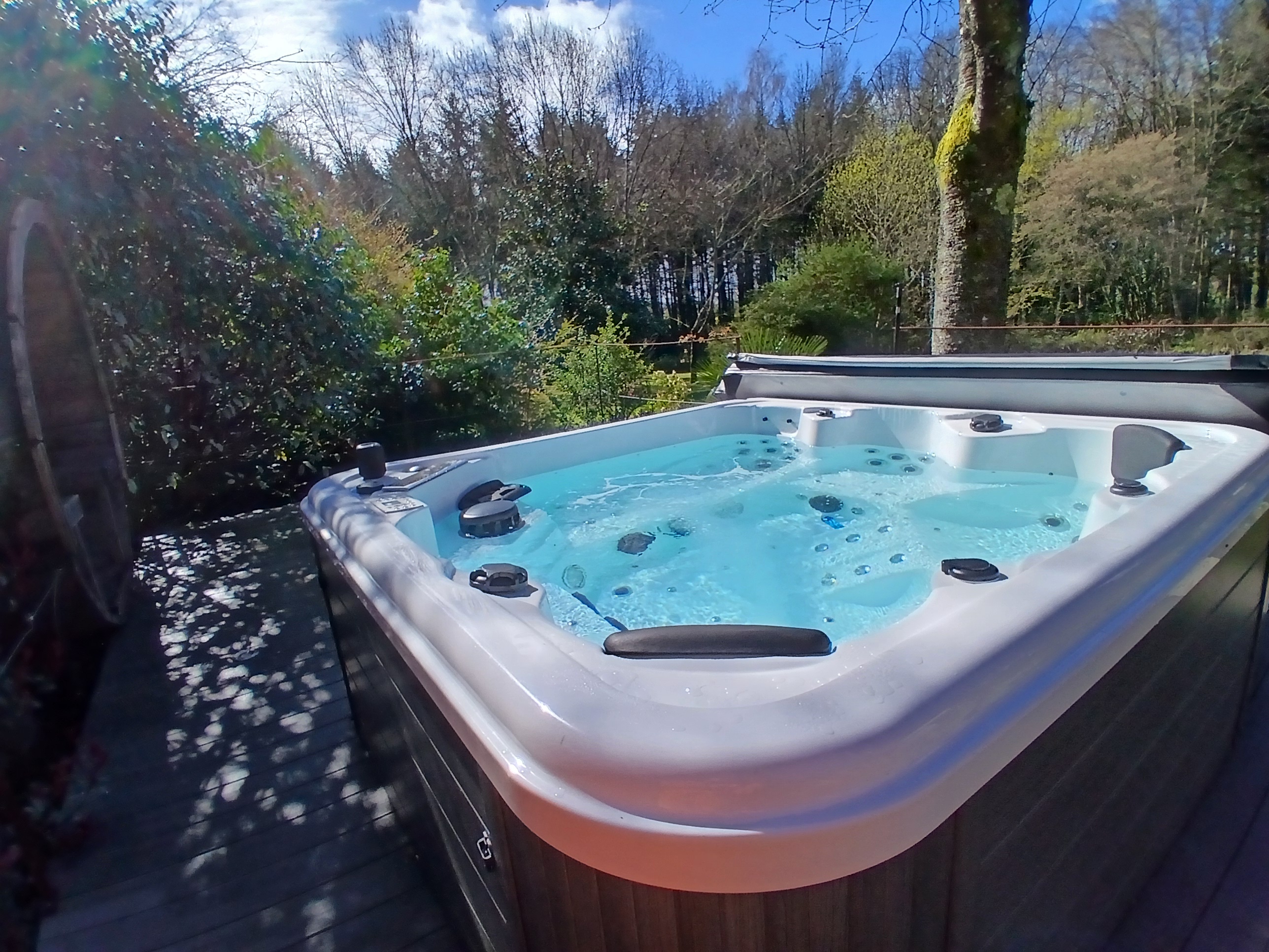 Le Temple Ysambre & Spa — Cabane avec jacuzzi en Bretagne à Vannes — salle de bain